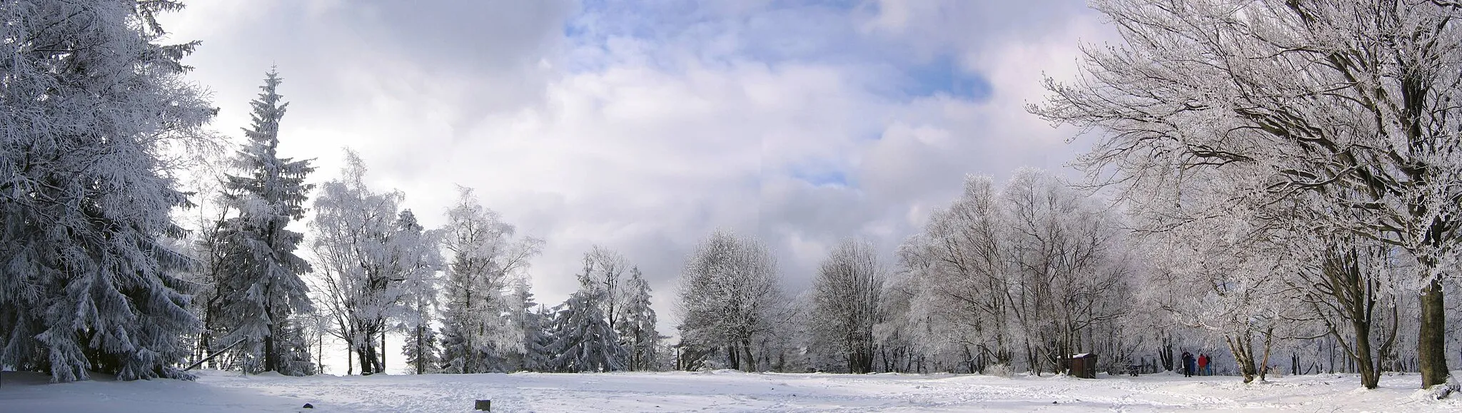 Photo showing: Winterliche Stimmung auf dem Altköniggipfelplateau (Panoramabild)