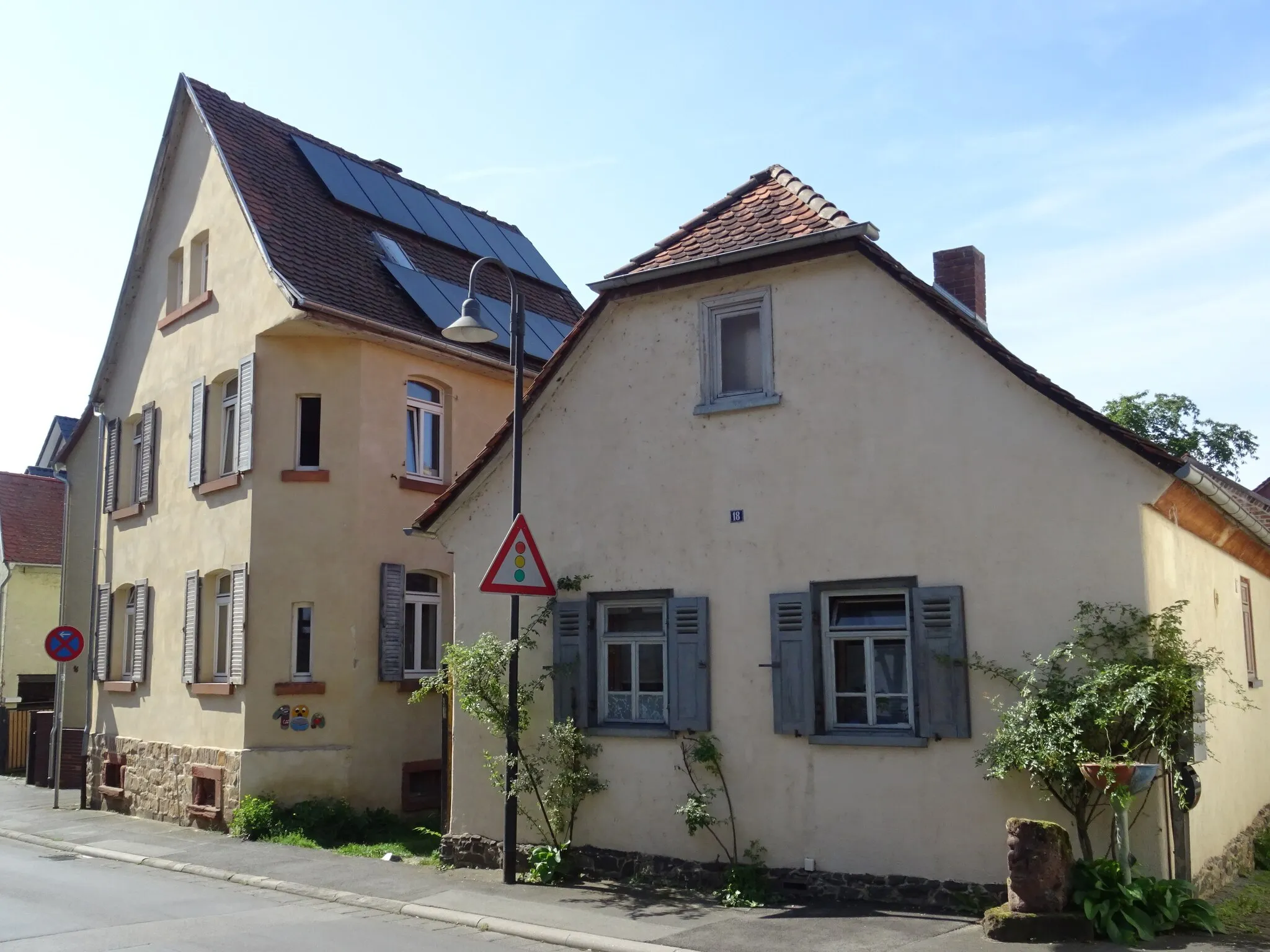 Photo showing: Tagelöhnerhaus (rechts), Steinfurther Hauptstrasse 18, in Steinfurth (Bad Nauheim)