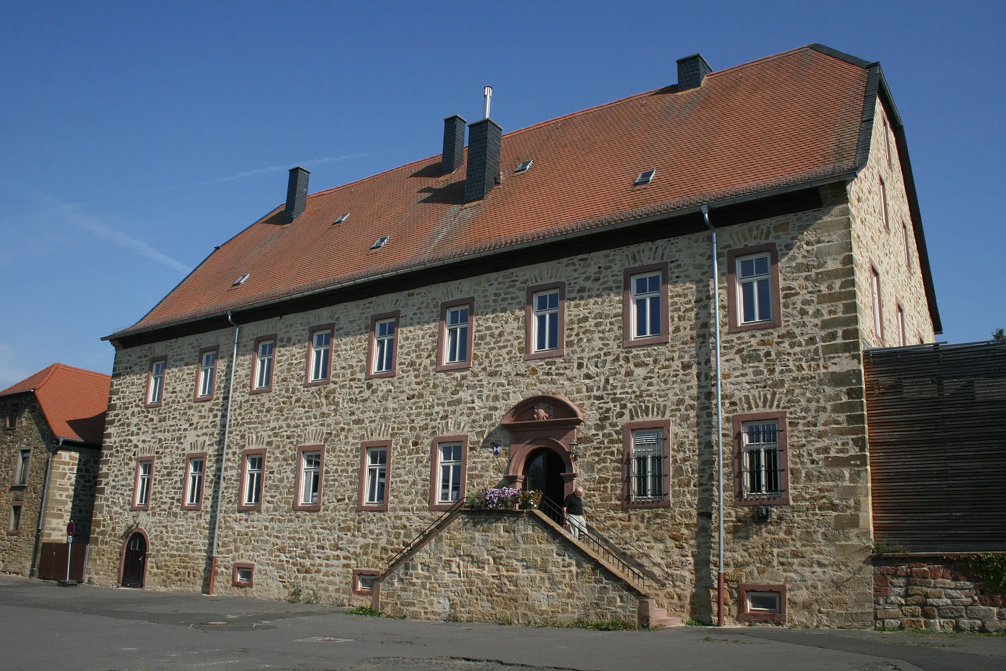 Photo showing: Sogenannter "Pfaffenhof" im Ortskern von Nidderau-Erbstadt. Wohnhaus des ehemaligen Klosterguts der Praemonstratenser aus Ilbenstadt.