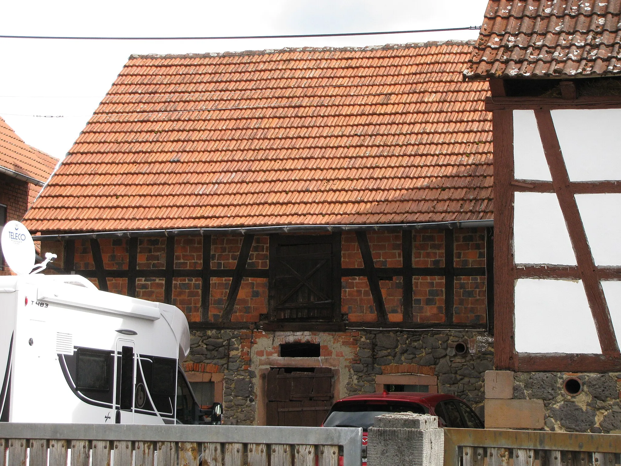 Photo showing: die nördliche Scheune des Hauses Diebacher Straße 13 in Ronneburg-Altwiedermus