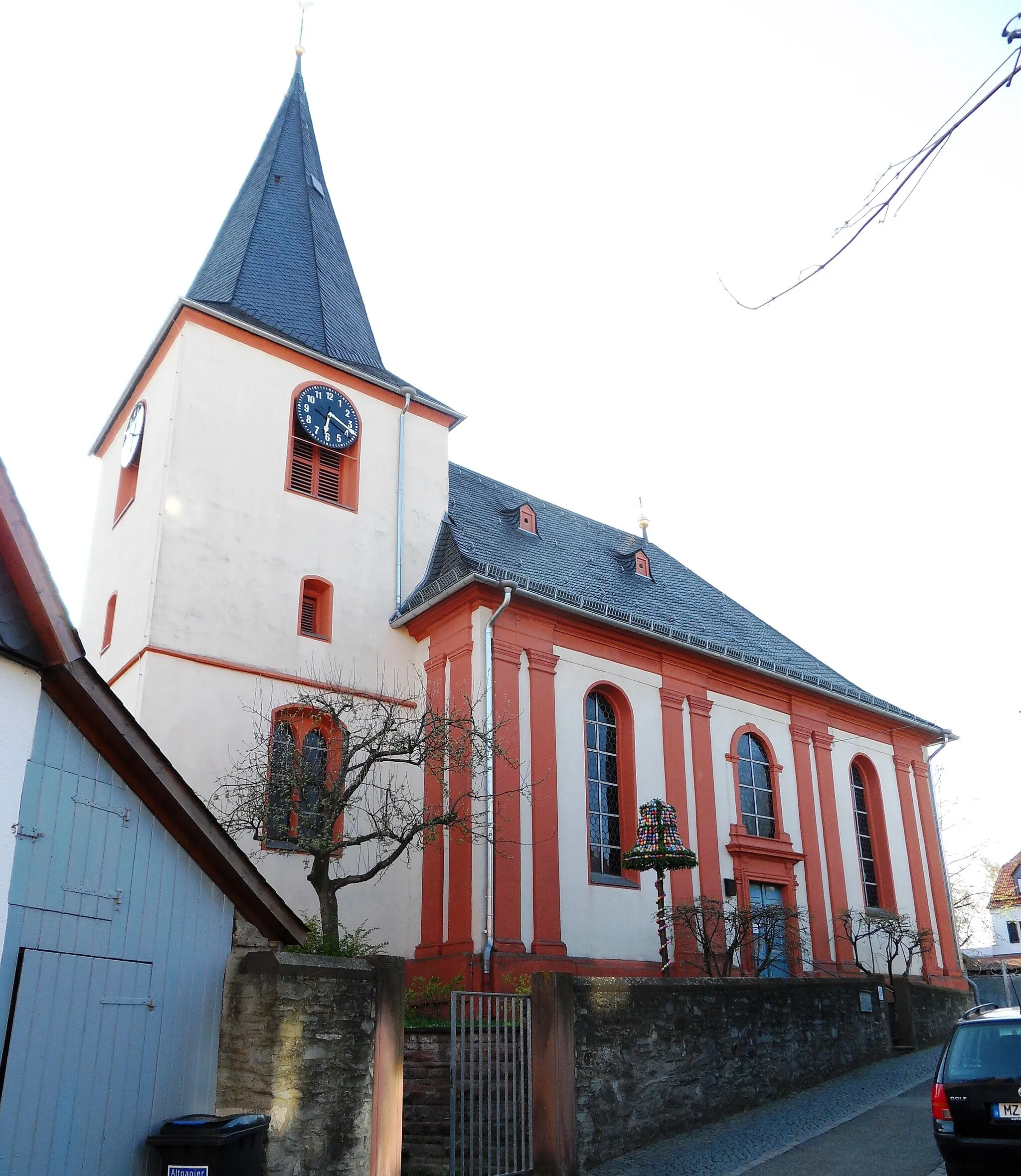 Photo showing: Evangelische Kirche in Wiesbaden-Igstadt, Blick aus Altmünsterstraße nach Nordwesten