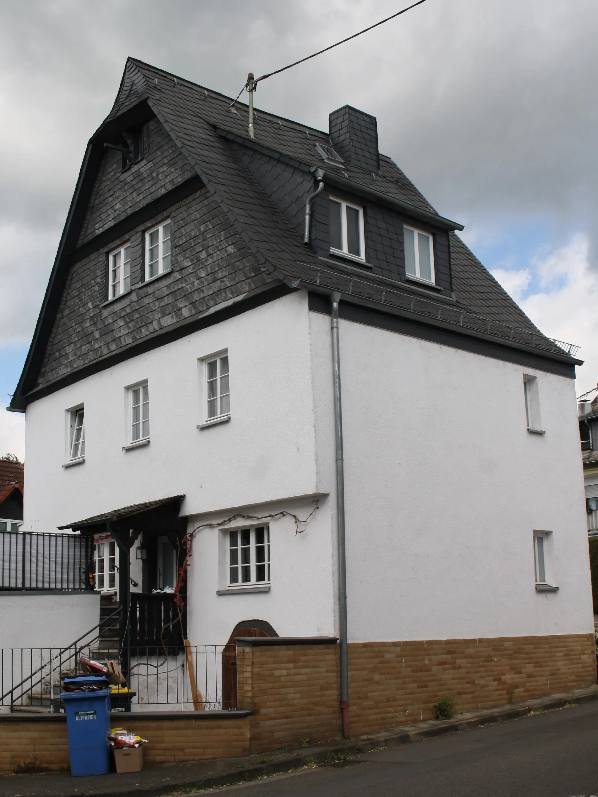 Photo showing: This is a picture of the Hessian Kulturdenkmal (cultural monument) with the ID