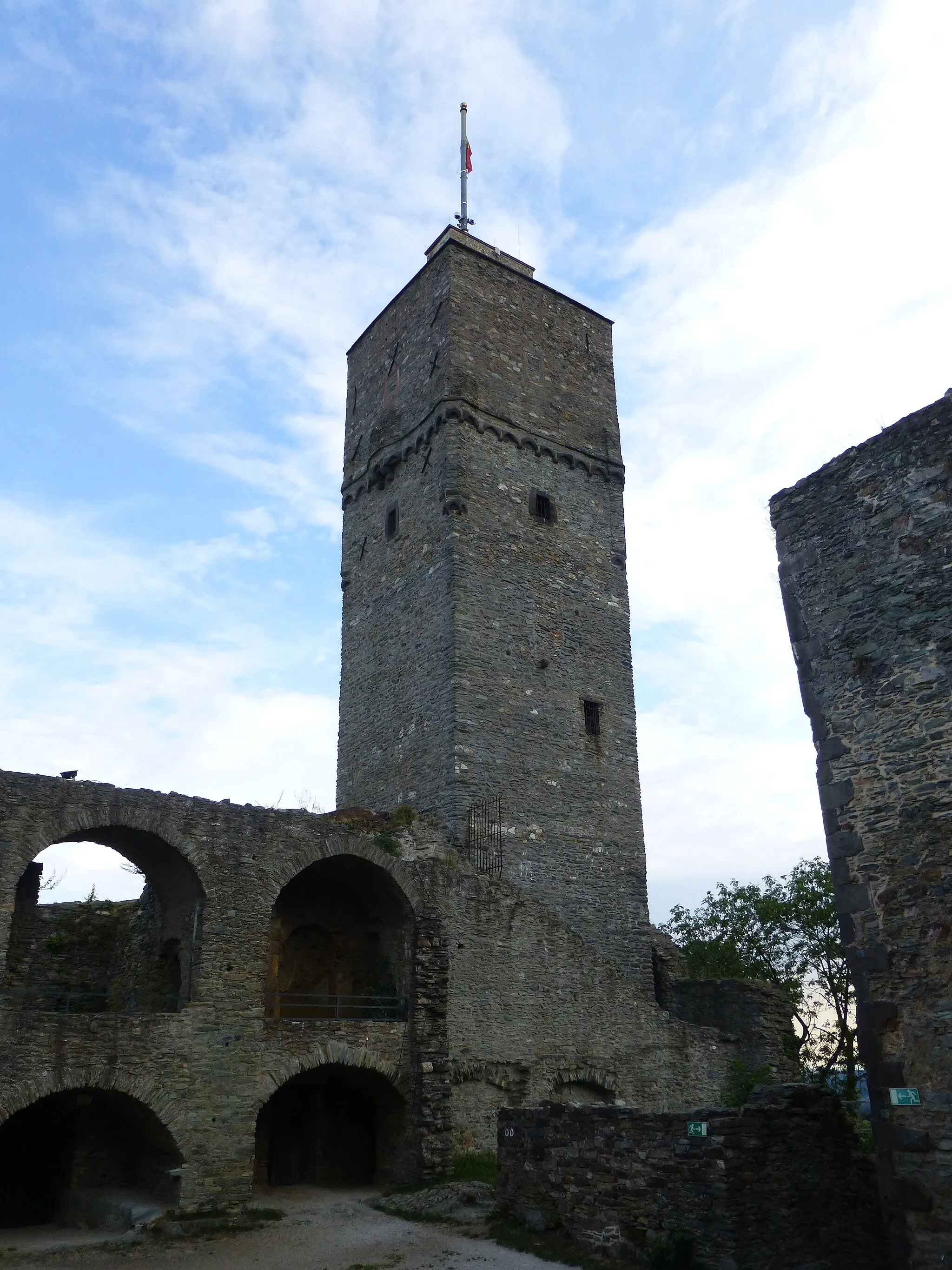 Photo showing: Bergfried Burg Königstein; Nordansicht