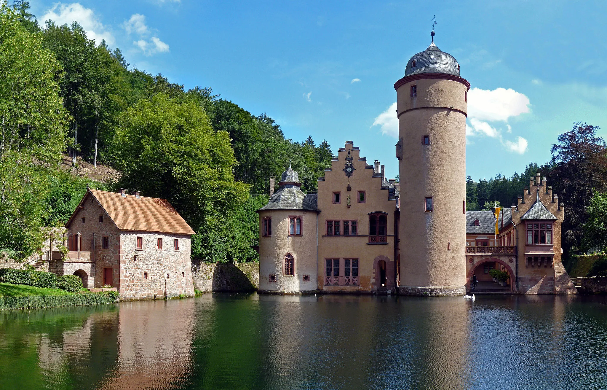 Photo showing: The Mespelbrunn Castle, a moated castle on the territory of the town of Mespelbrunn, is situated remotely in the Elsava valley in the Spessart (between Frankfurt and Würzburg). Since the early 15th century it has been owned by the family Echter of Mespelbrunn. The oldest parts were built in 1427, the current appearance was created from 1551 to 1569.
The castle was location of the 1958 German comedy film The Spessart Inn with the the famous German cinema actress Liselotte Pulver. Consequently it gained  nationwide popularity. It is one of the most visited moated castles in Germany and is frequently featured in tourist books. The annual numbers of visitors are just under 100,000.