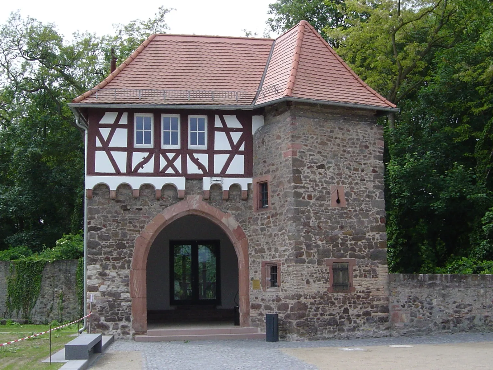 Photo showing: Torbau, Schloss Dornberg, Hauptstr. 1, 64521 Groß-Gerau