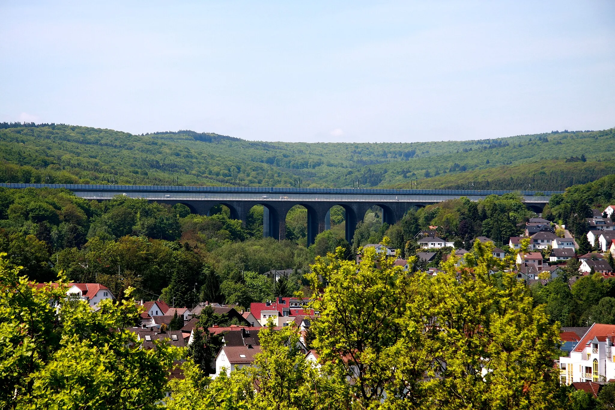 Photo showing: The Theiß valley brigde near Niedernhausen