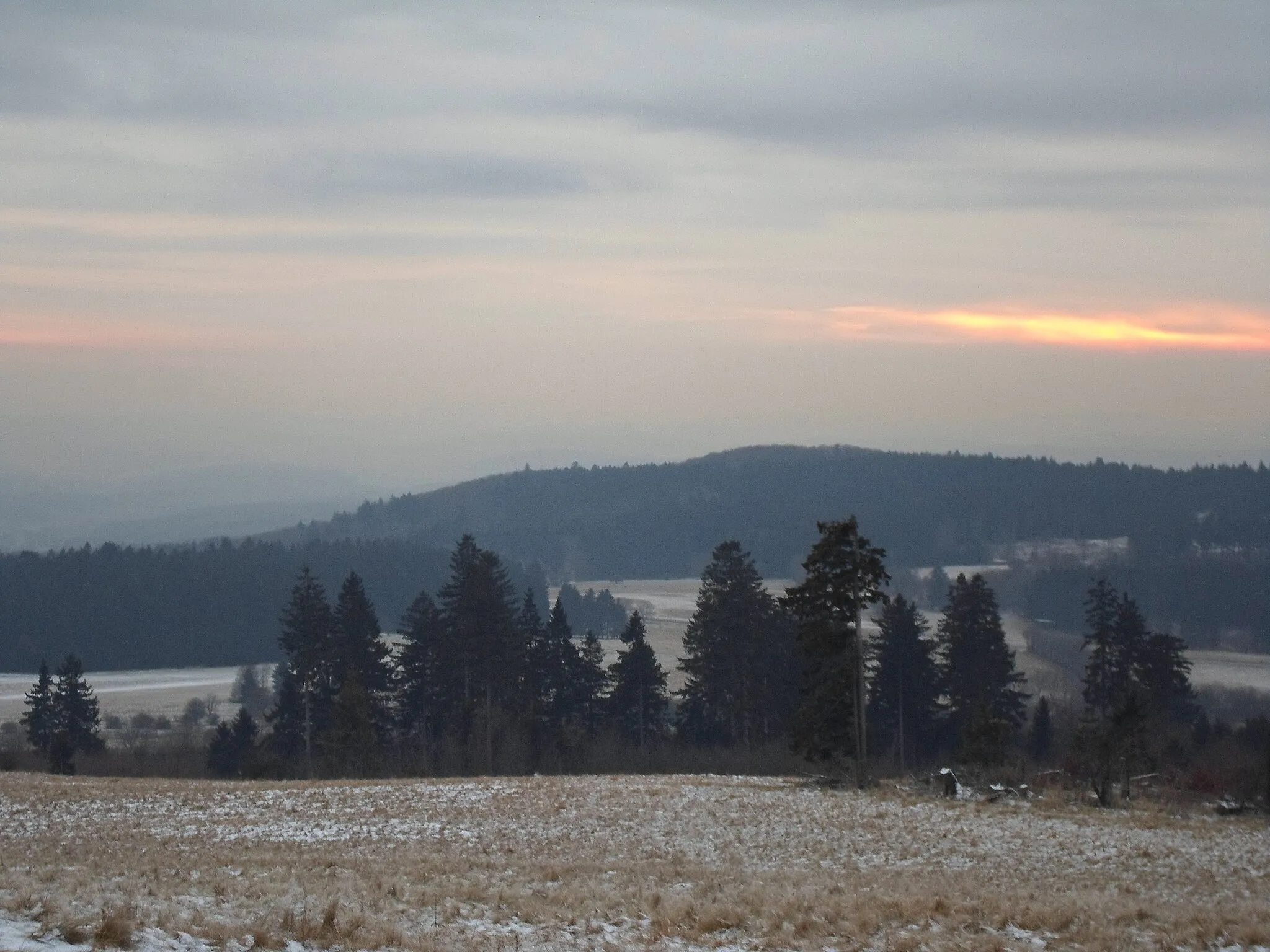 Photo showing: Der Vogelsberg ist ein Mittelgebirge in Hessen und erreicht im Taufstein eine Höhe von 773 m ü. NHN