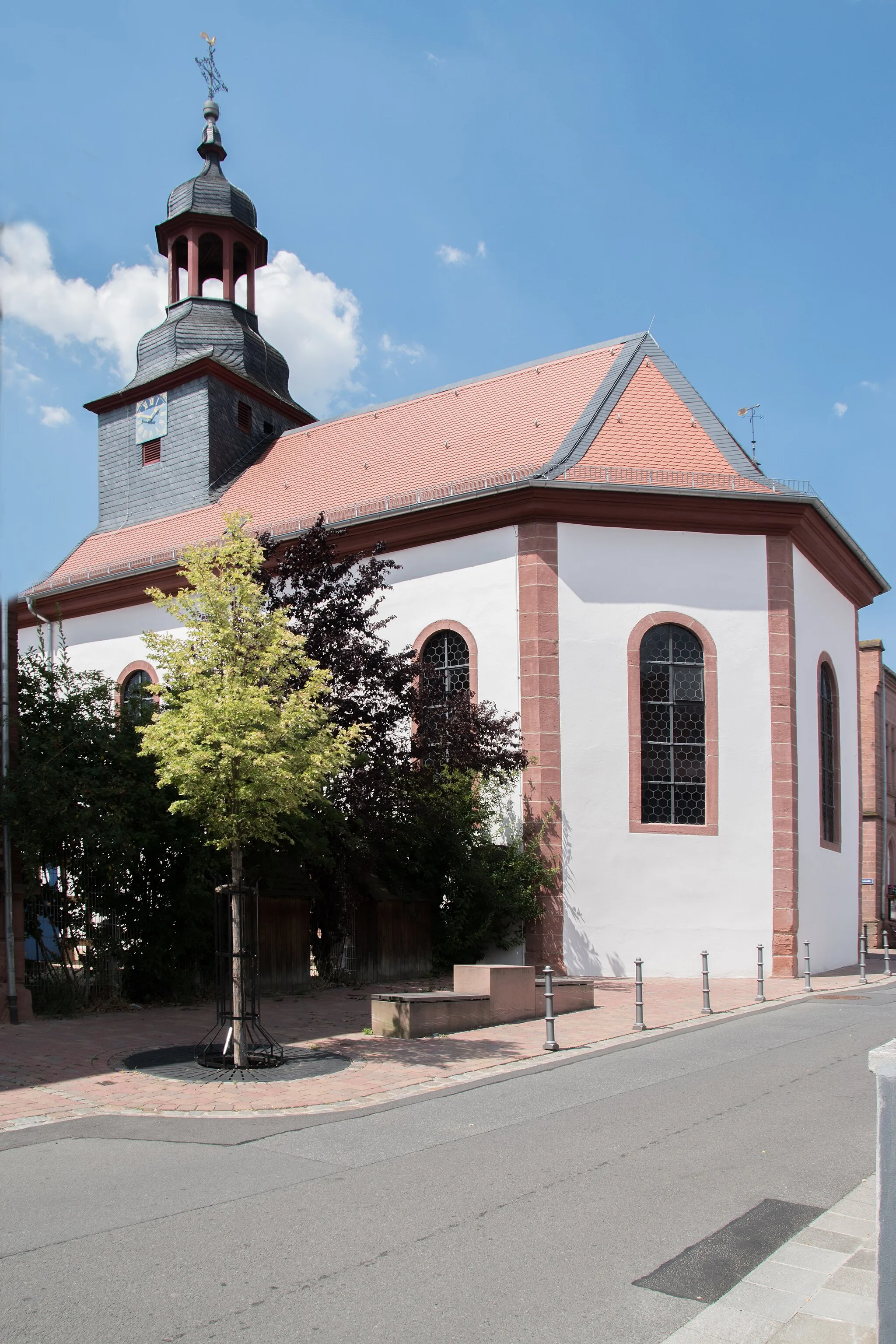 Photo showing: Denkmalgeschützte evangelische Kirche in Groß-Umstadt, Ortsteil Richen, Im Kirchwinkel 1