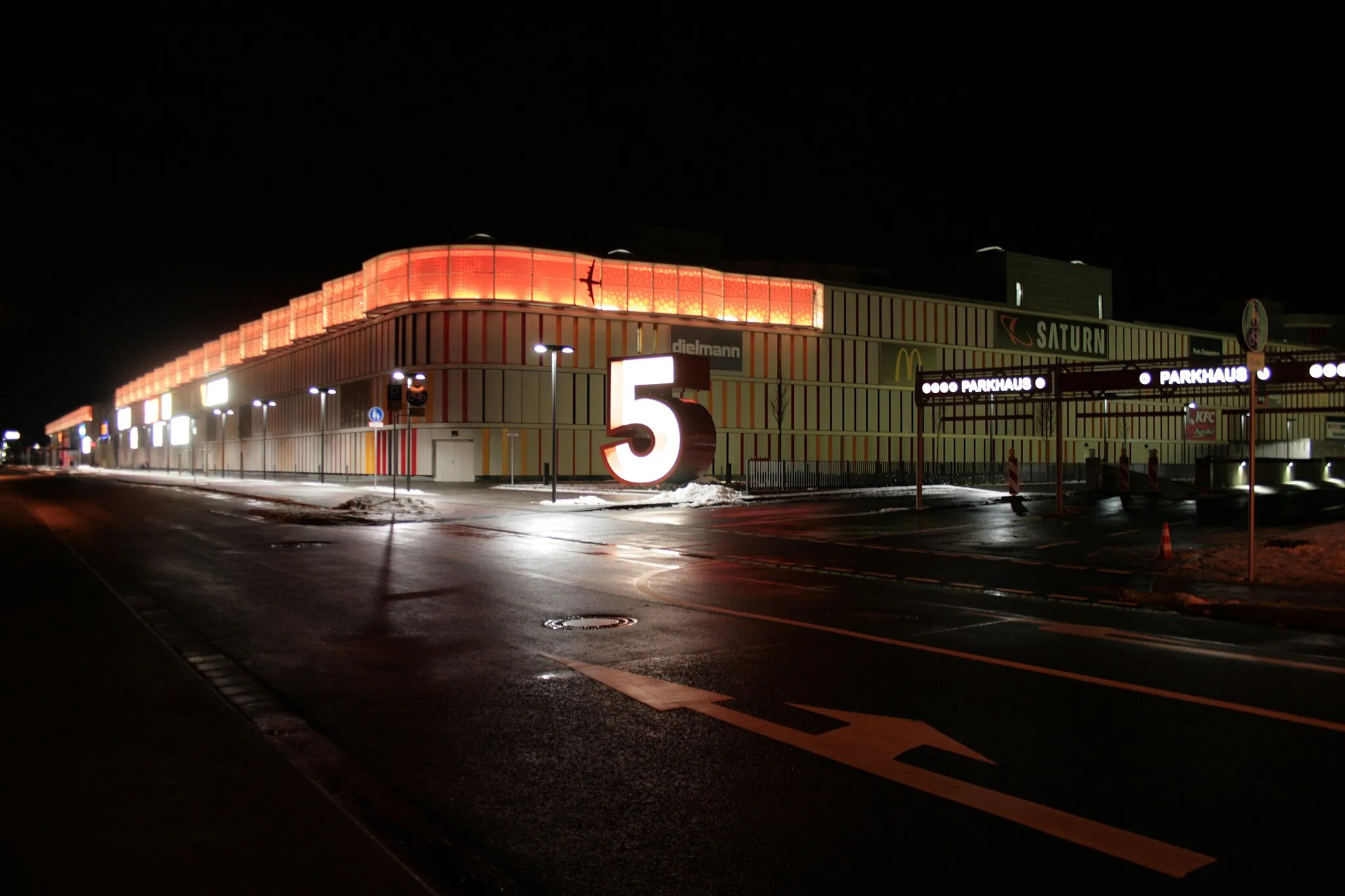 Photo showing: Einkaufszentrum LOOP5 in Weiterstadt bei Nacht