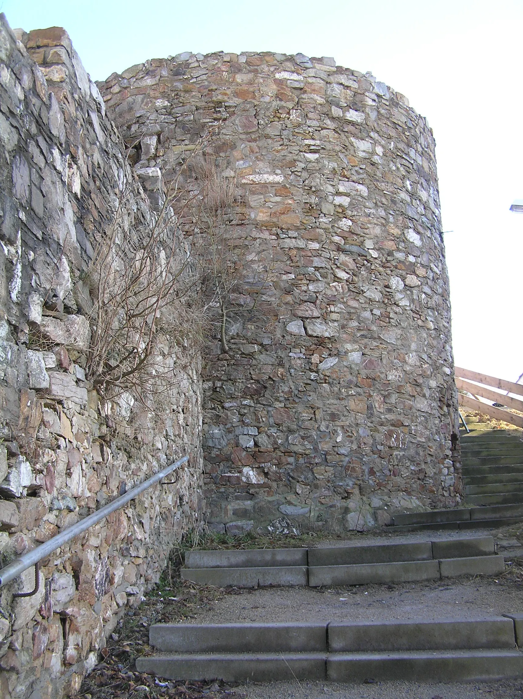 Photo showing: Tower and city walls, Schloßborn, Germany