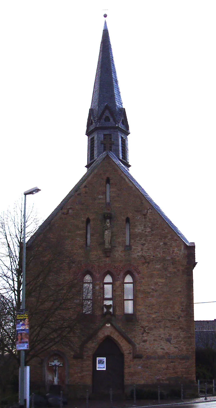 Photo showing: Alte katholische Kirche in Niedernhausen im Taunus, heute als Kulturzentrum genutzt.