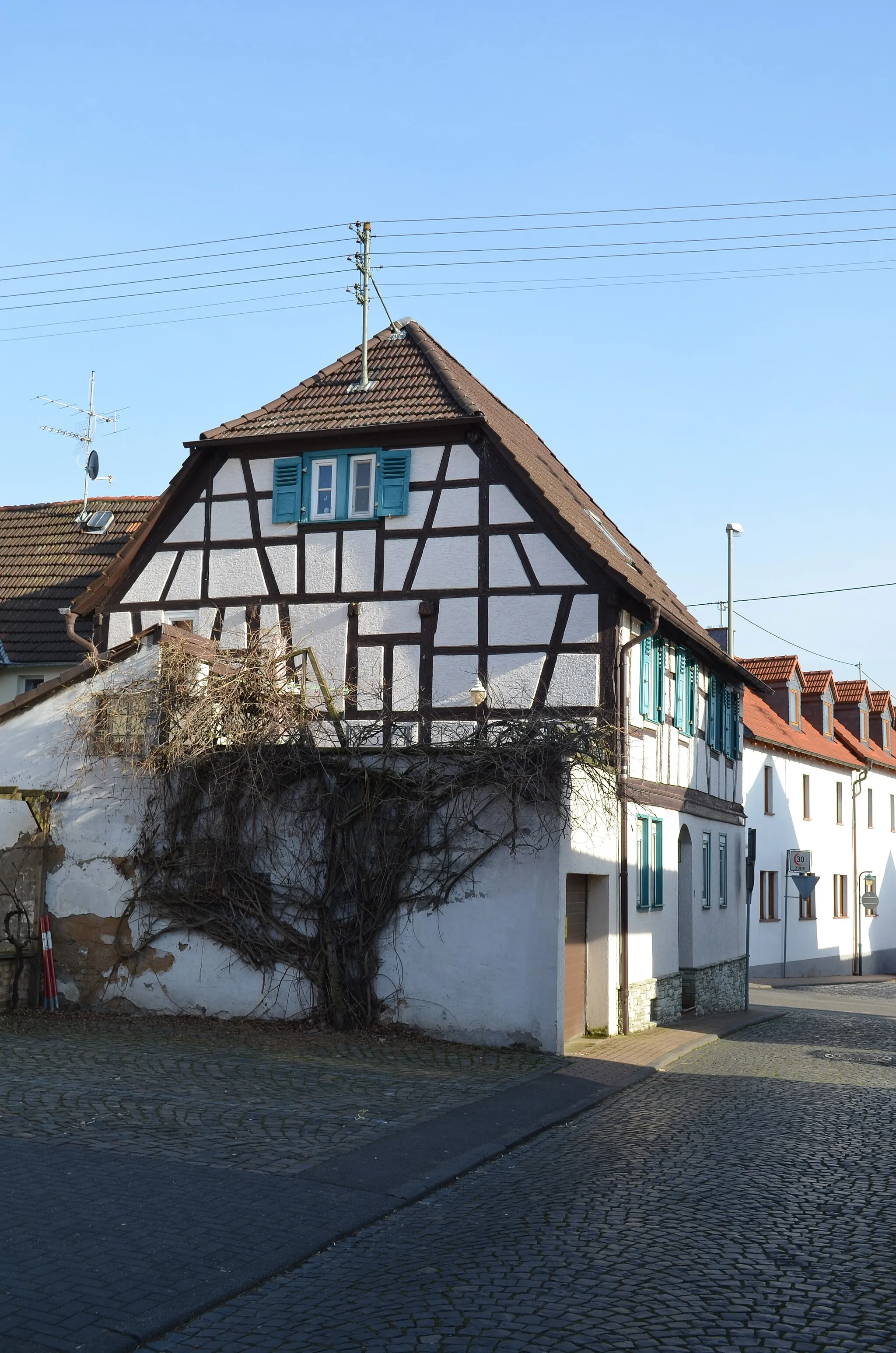 Photo showing: Massenheim. Schloßgasse 1, Rückseite