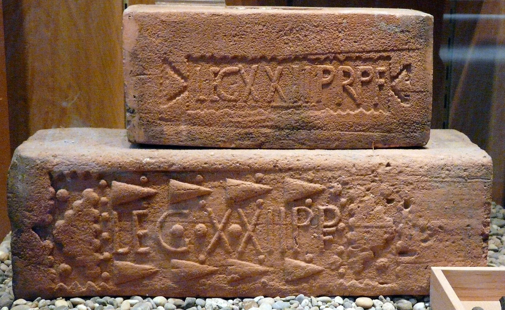 Photo showing: Bricks of the Legio XXII Primigenia in the Saalburg Museum