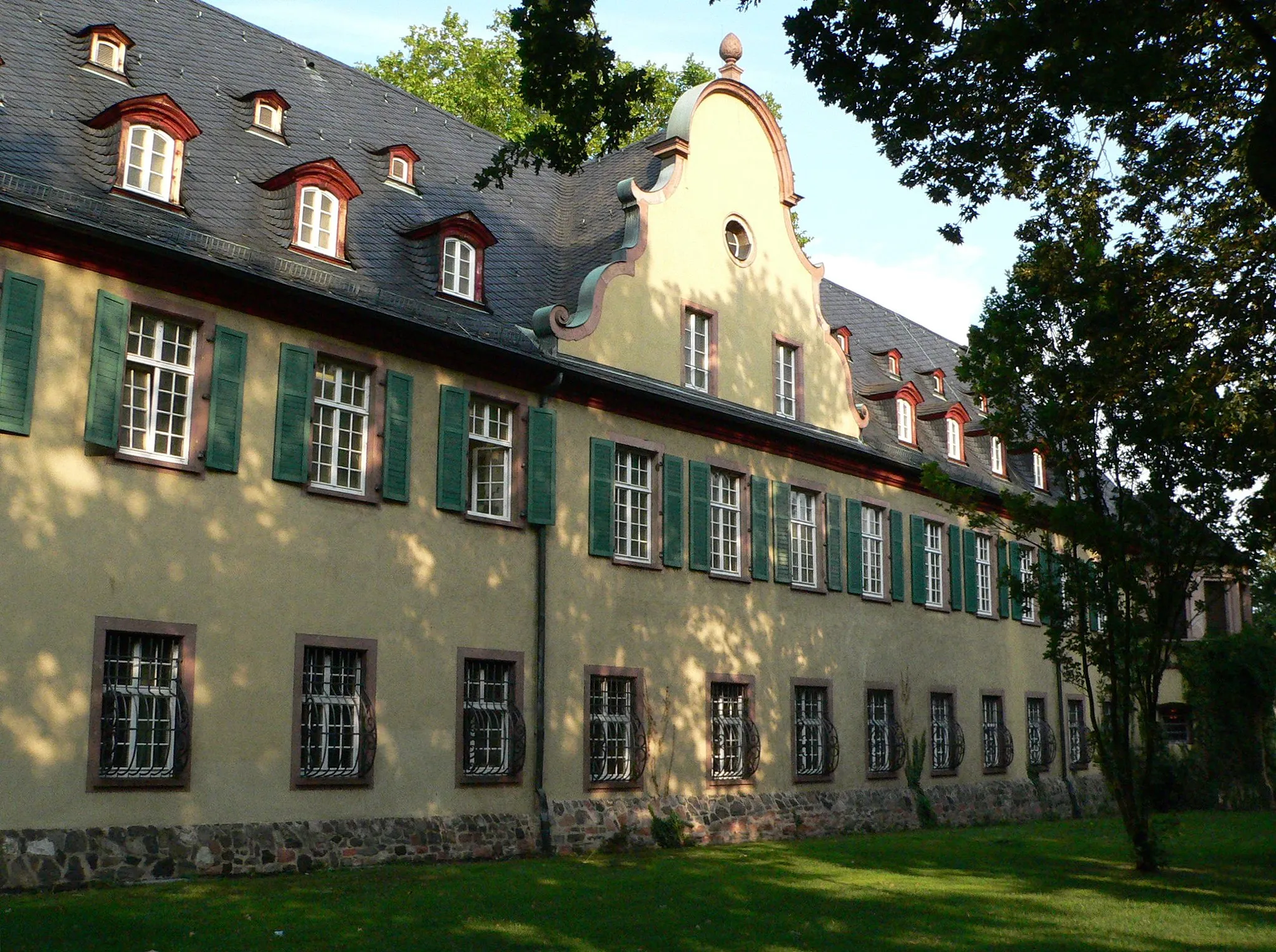 Photo showing: New Castle in Frankfurt-Höchst, western facade seen from the Brüningpark