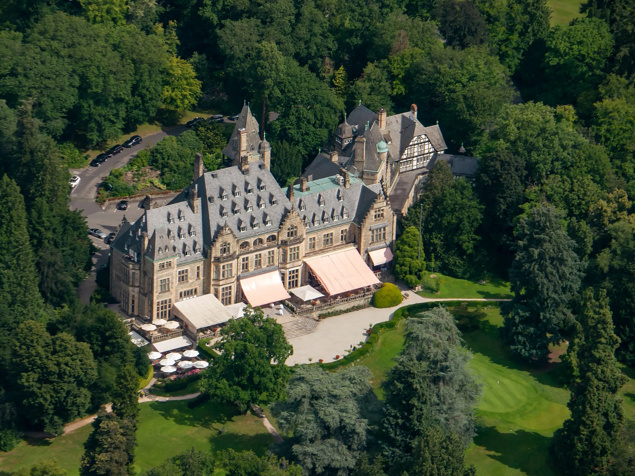 Photo showing: Friedrichshof Castle in Kronberg im Taunus