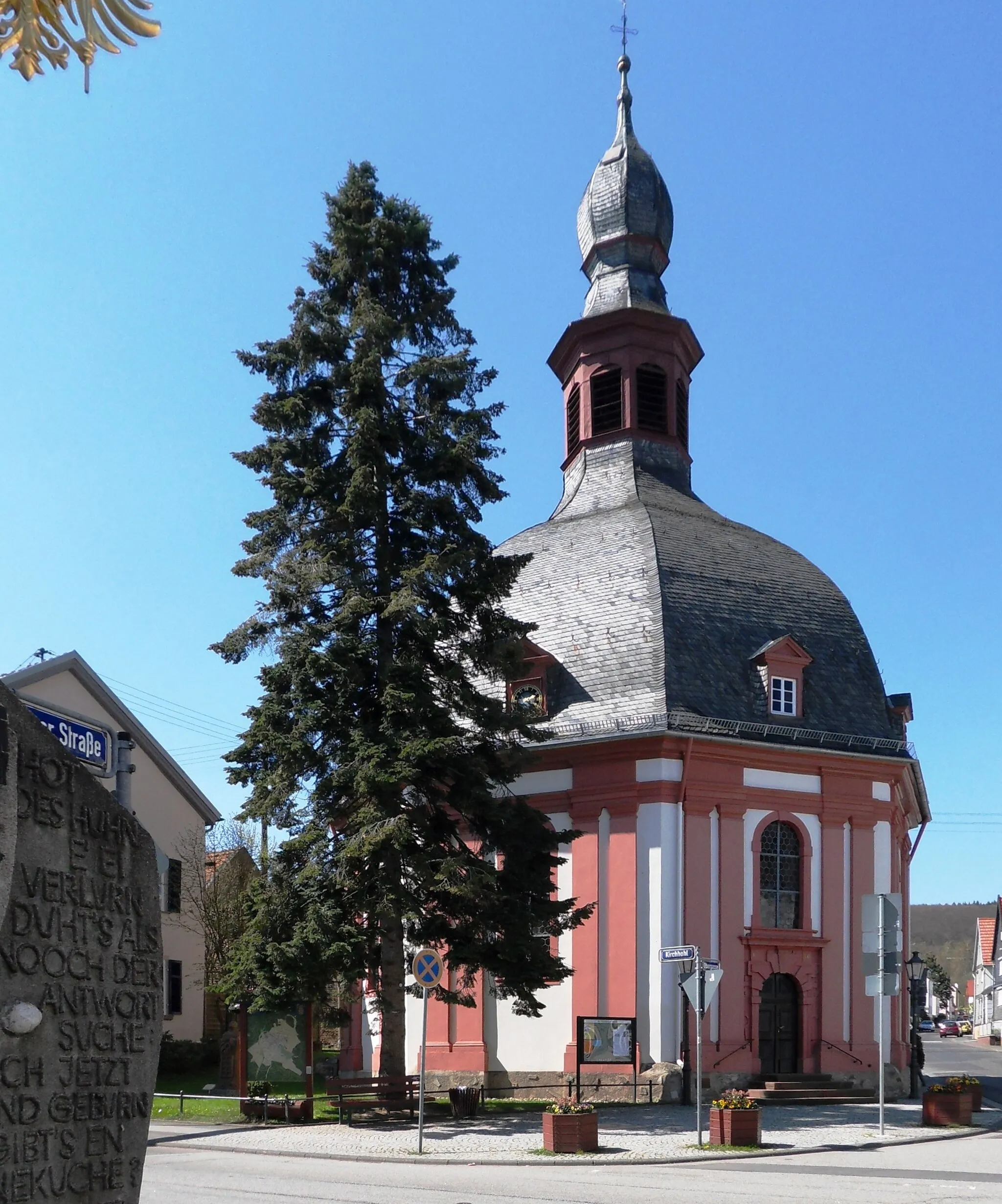 Photo showing: Evangelische Kirche in Wiesbaden-Naurod, Blick von Südosten