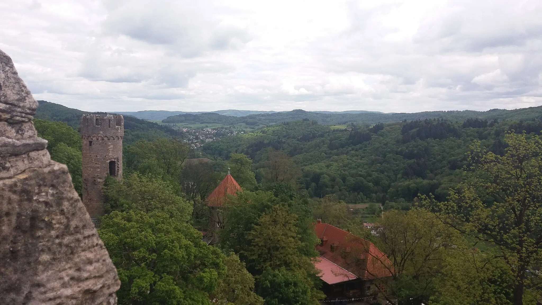 Photo showing: View from the tower of the Starkenburg in the Odenwald forest