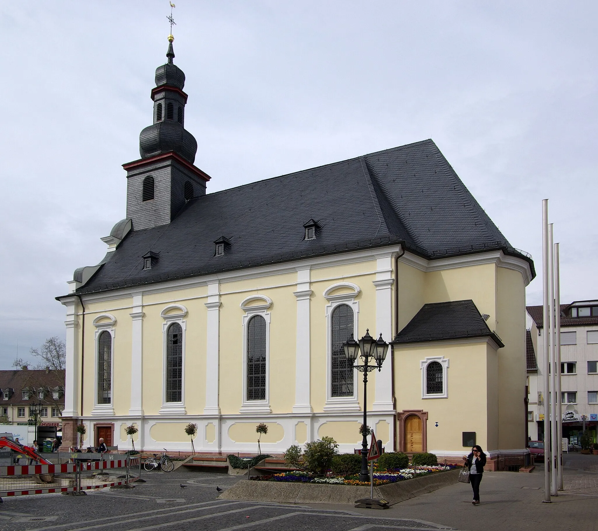 Photo showing: Template:Frankenthal, Dreifaltigkeitskirche von Südost