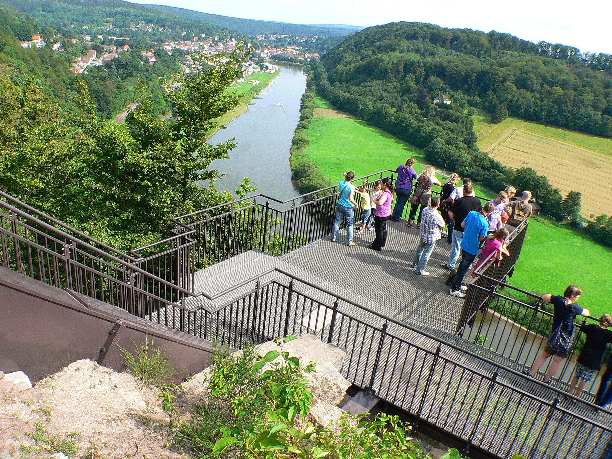 Photo showing: Der 2011 auf der zweiten Hannoverschen Klippe montiere "Weser-Skywalk" oberhalb der Weser bei Bad Karlshafen.