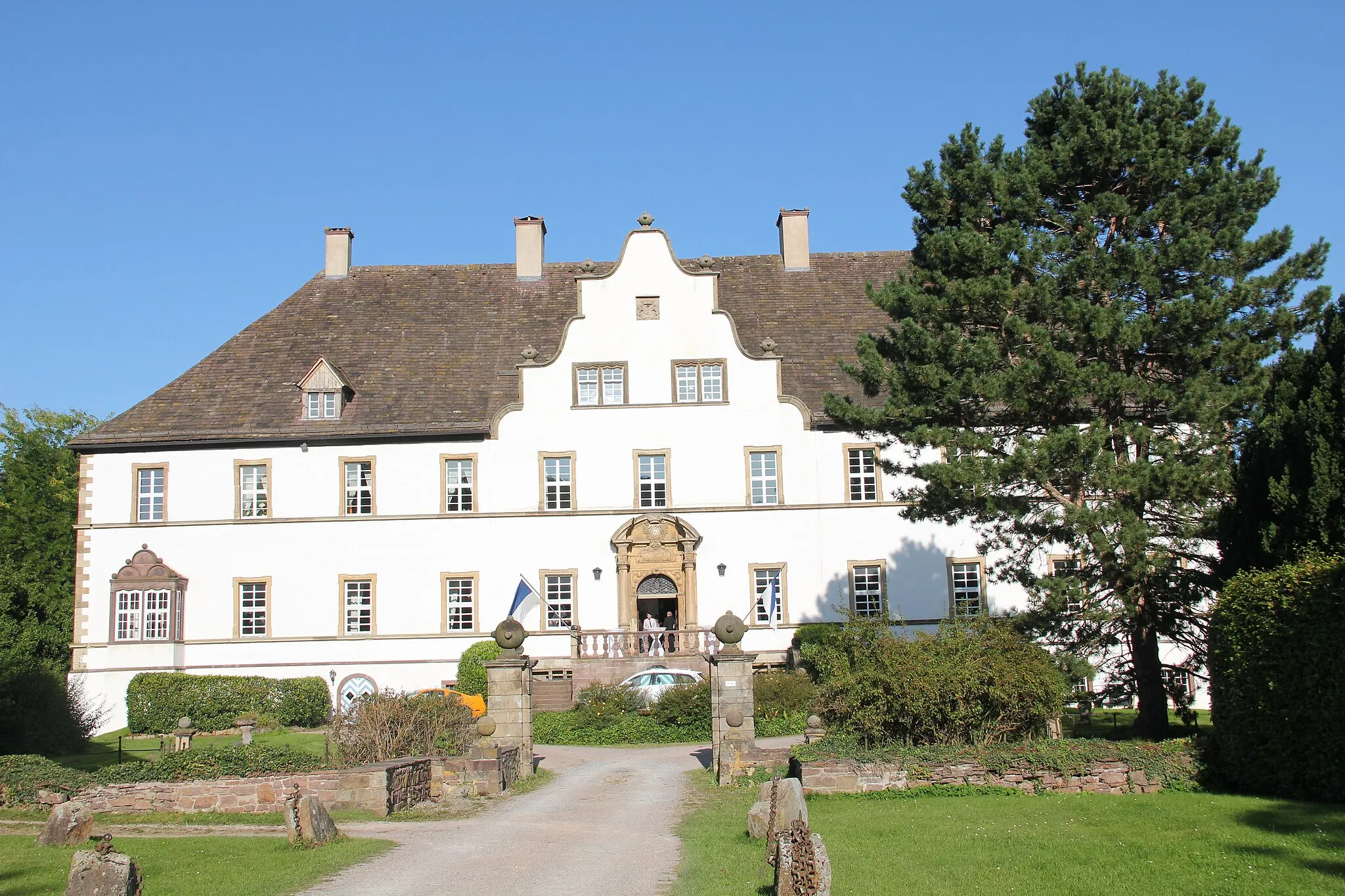 Photo showing: Schloss Wehrden von Suedwesten