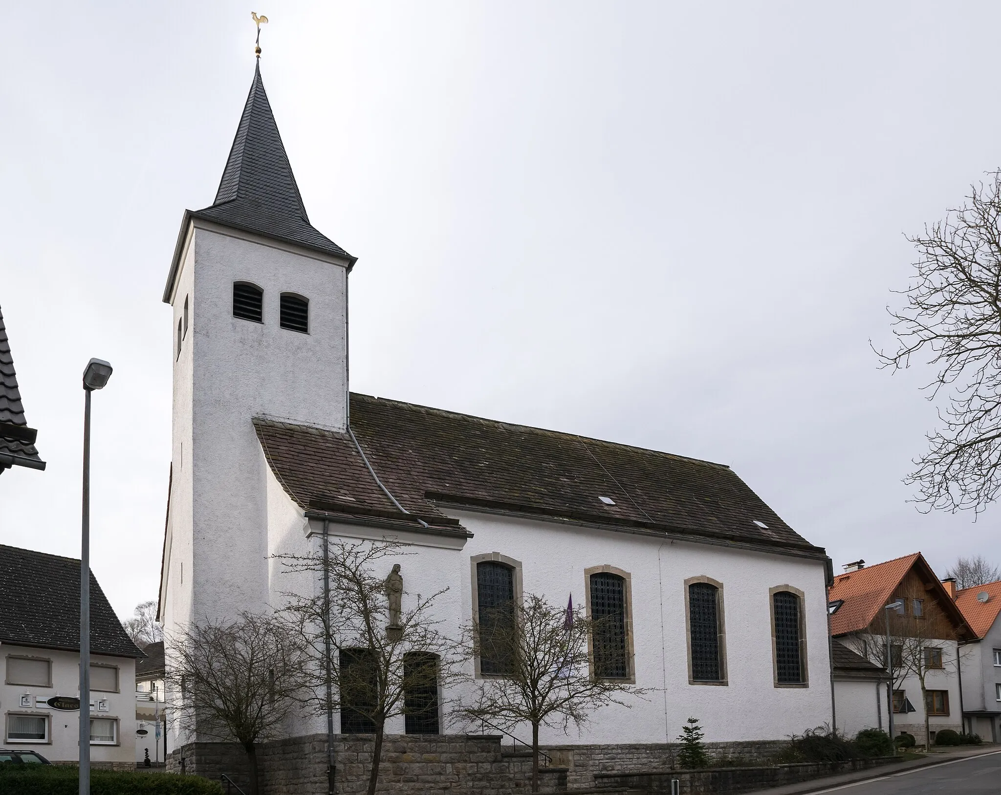 Photo showing: Katholische Kirche St. Johannes Baptist in Nieheim-Entrup