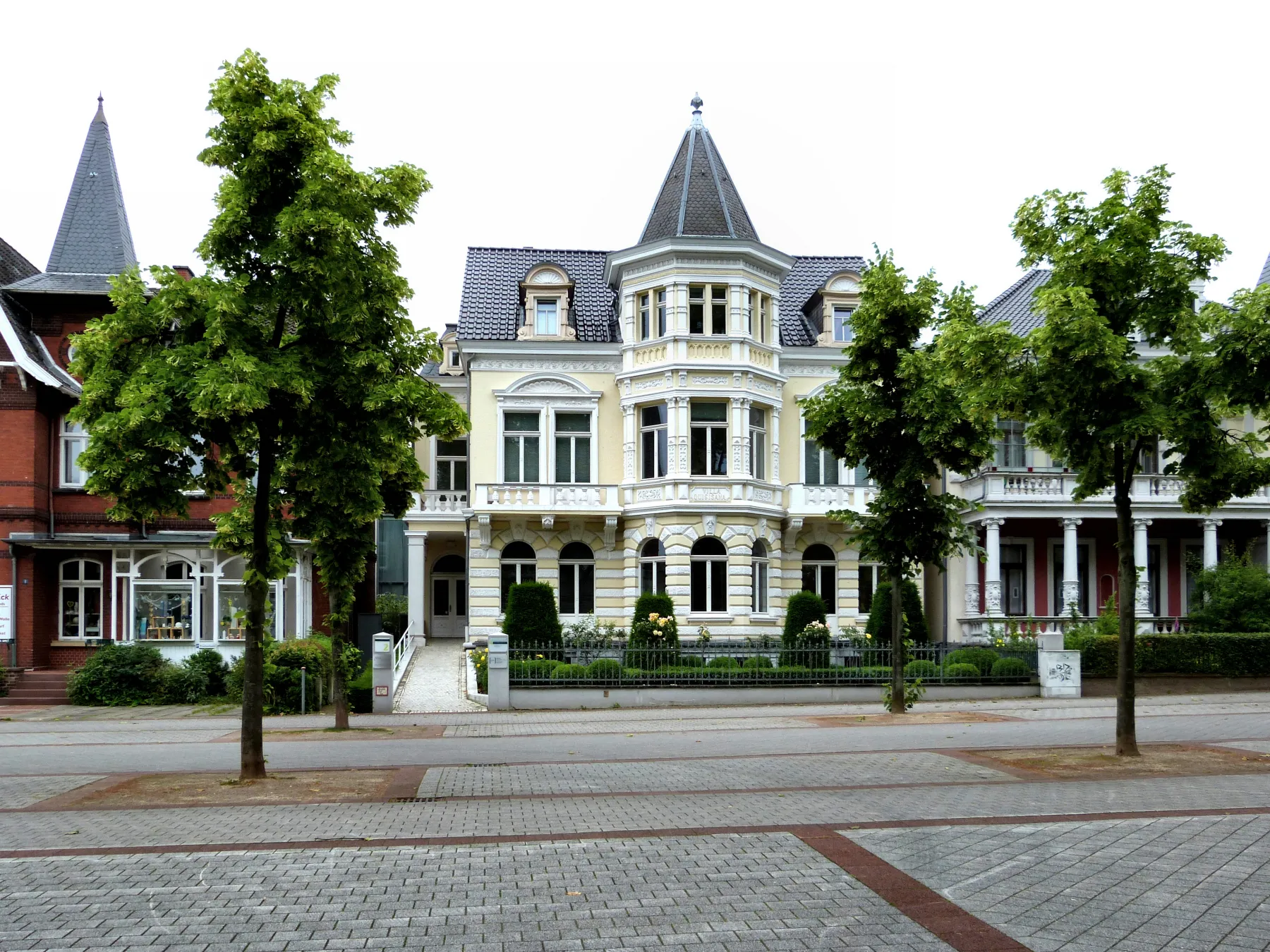 Photo showing: Listed Villa (named Quisisana)
