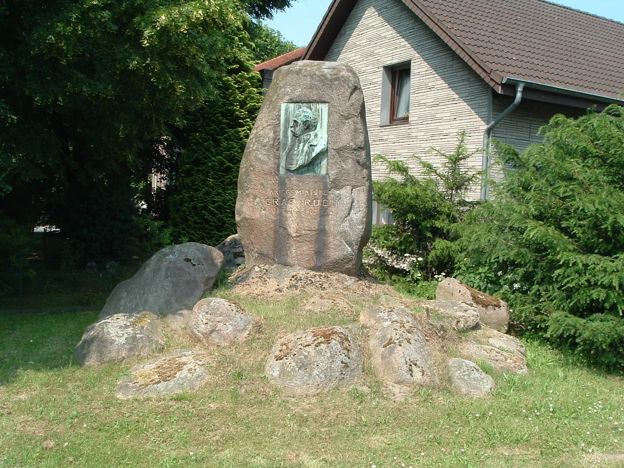 Photo showing: Memorial for Albrecht von Roon in town of Herford-Laar, District of Herford, North Rhine-Westphalia, Germany.