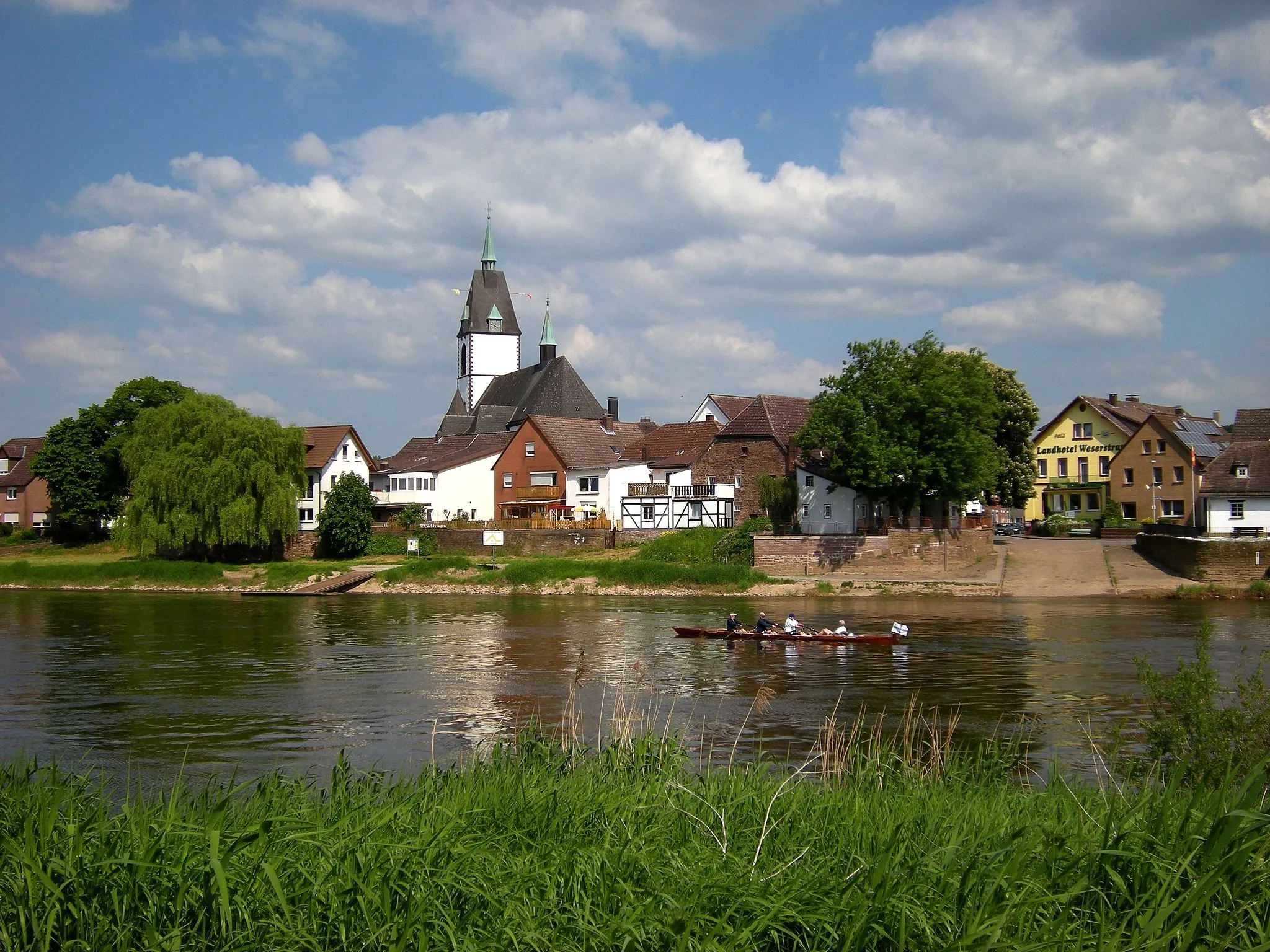 Photo showing: Höxter-Lüchtringen mit Weser