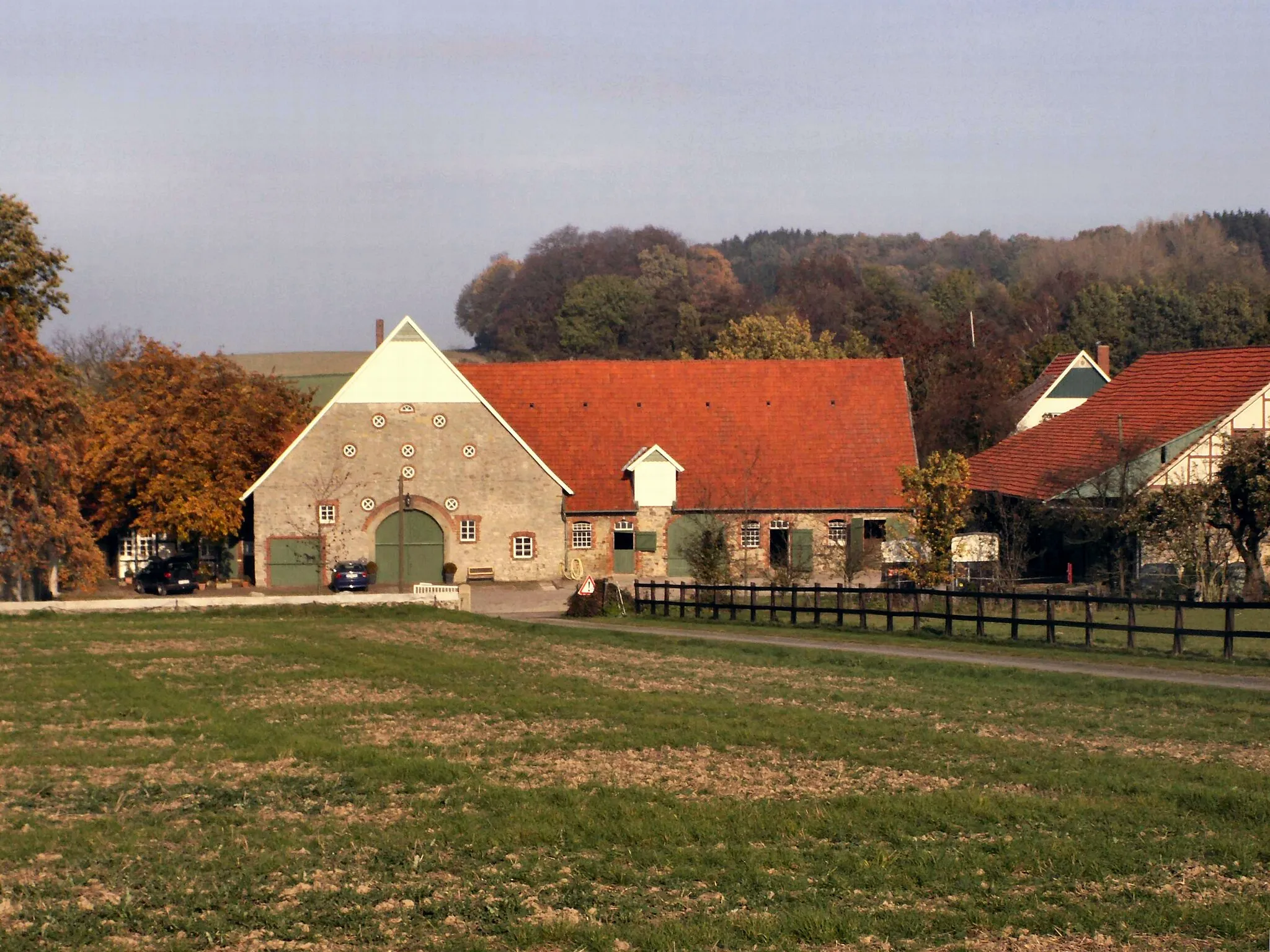 Photo showing: Rural property with main house, Heuerling house and barn on Lemgoerstr in vlotho