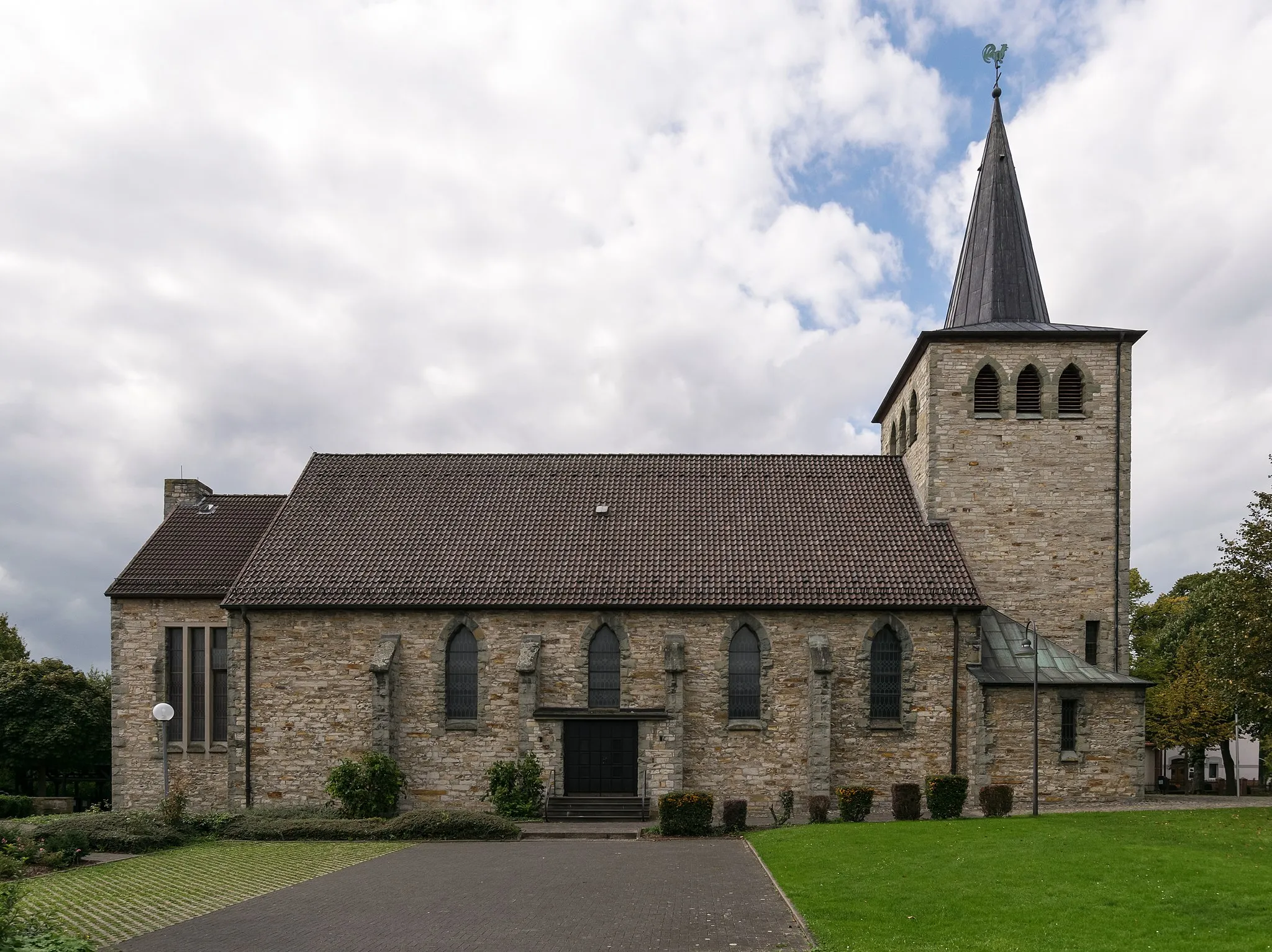 Photo showing: Katholische Pfarrkirche St. Alexius in Paderborn-Benhausen