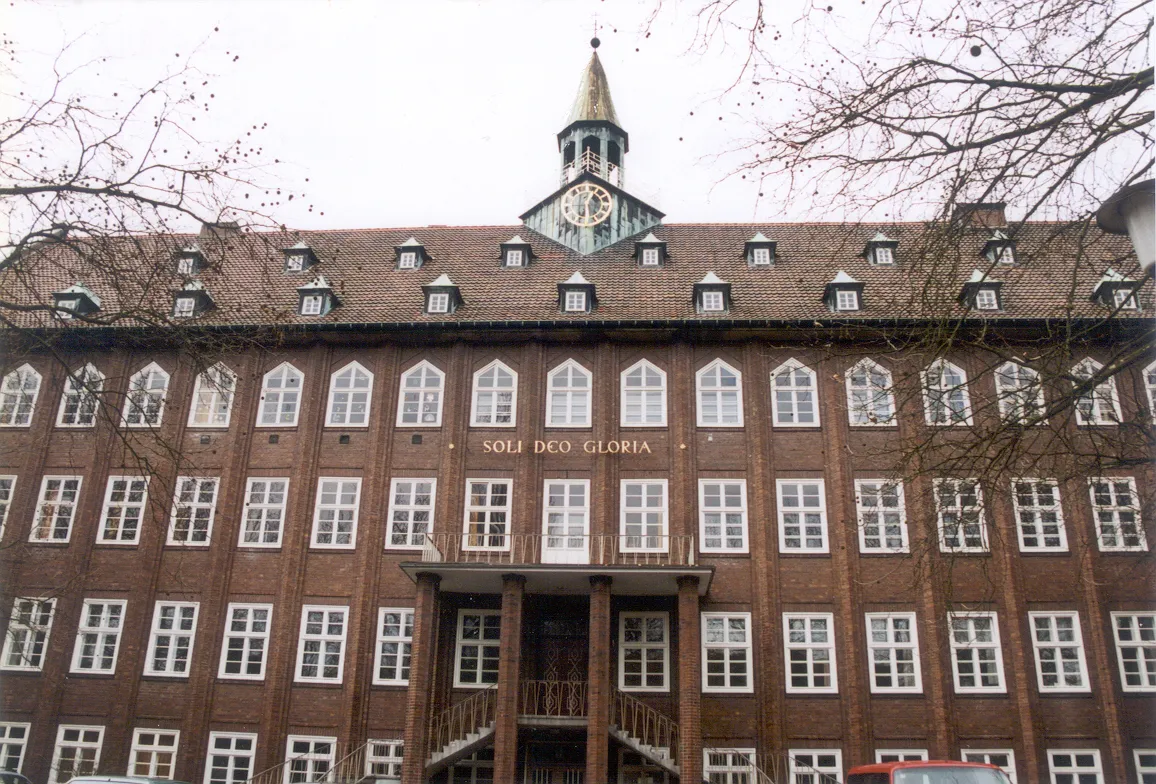 Photo showing: Evangelisch Stiftisches Gymnasium, Gütersloh

This  image shows a heritage building in Germany, located in the North Rhine-Westphalian city Gütersloh (no. A 042).