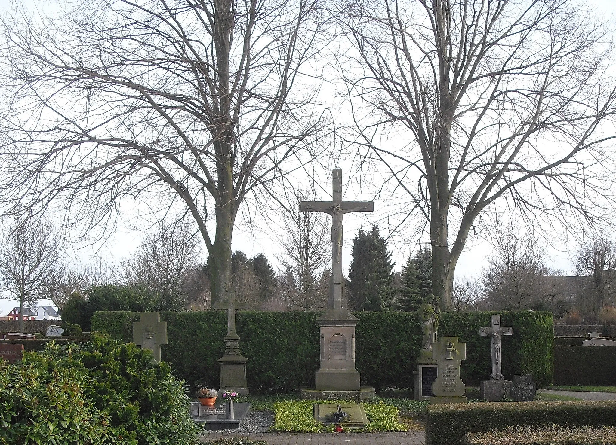 Photo showing: Hochkreuz auf dem Friedhof in Oberntudorf