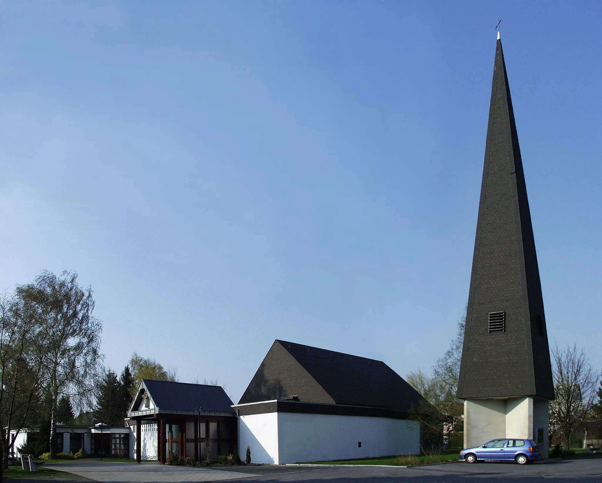 Photo showing: Erlöserkirche Paderborn-Elsen Ansicht Südwest 2002