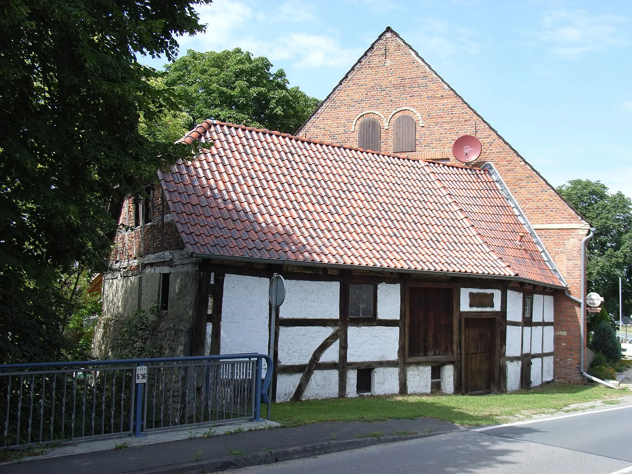 Photo showing: Elsen, Paderborn, Deutschland: Altenginger Mühle (documentary mentioned 1058 for the first time), one of the oldest mills in the region around Paderborn.