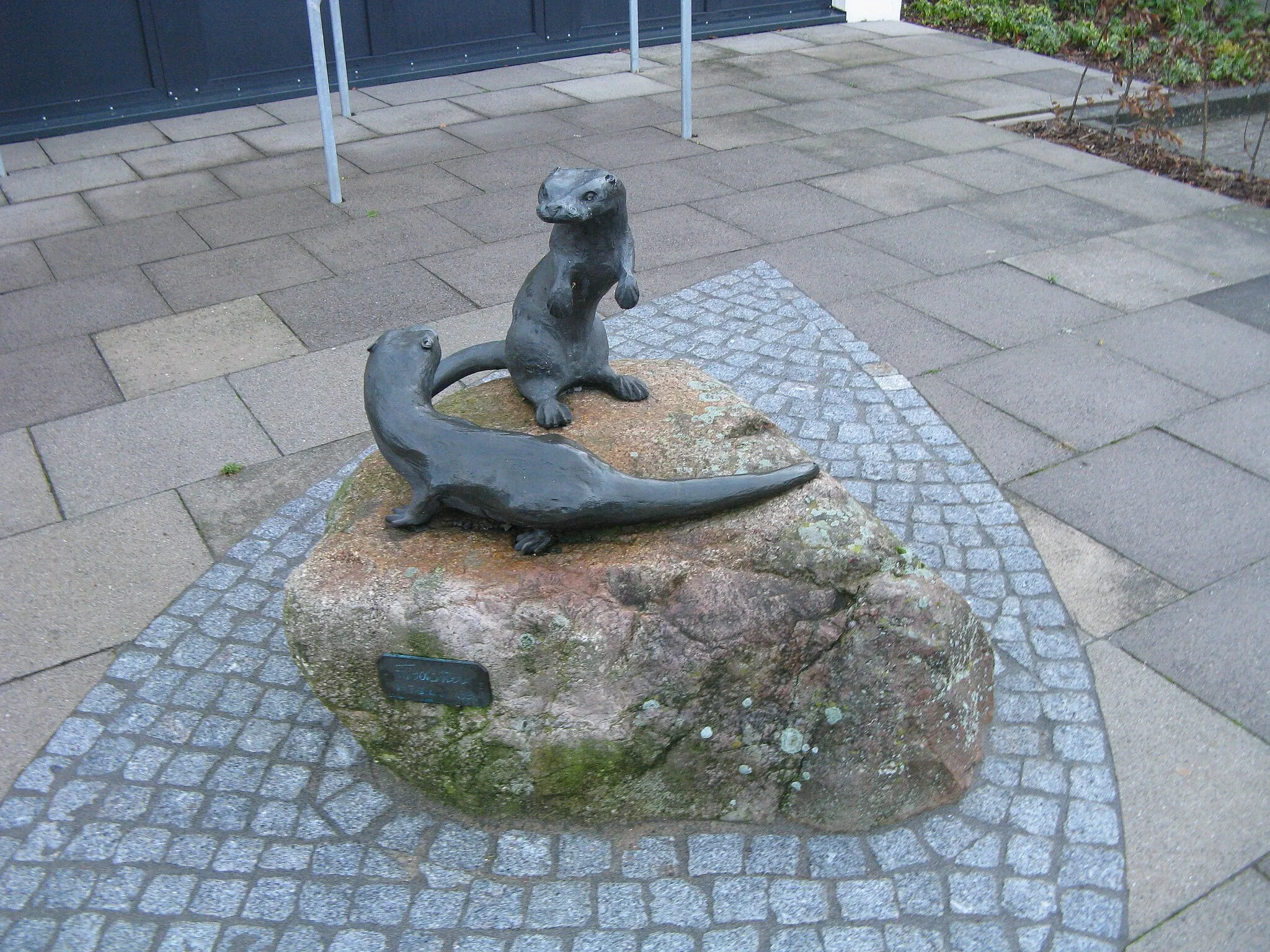 Photo showing: Rzeźba wydr z brązu w pl:Lembruch