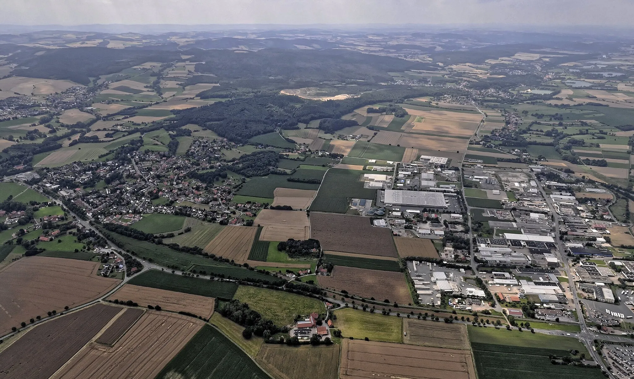 Photo showing: Bilder vom Flug Nordholz-Hammelburg 2015: rechts Exten, links Krankenhagen.