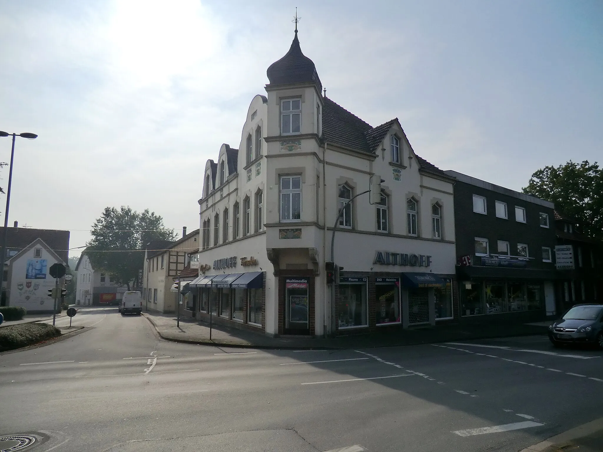 Photo showing: Fassaden des Gebäudeteils zur Bünder u.Bahnhofstraße, Radio Althoff