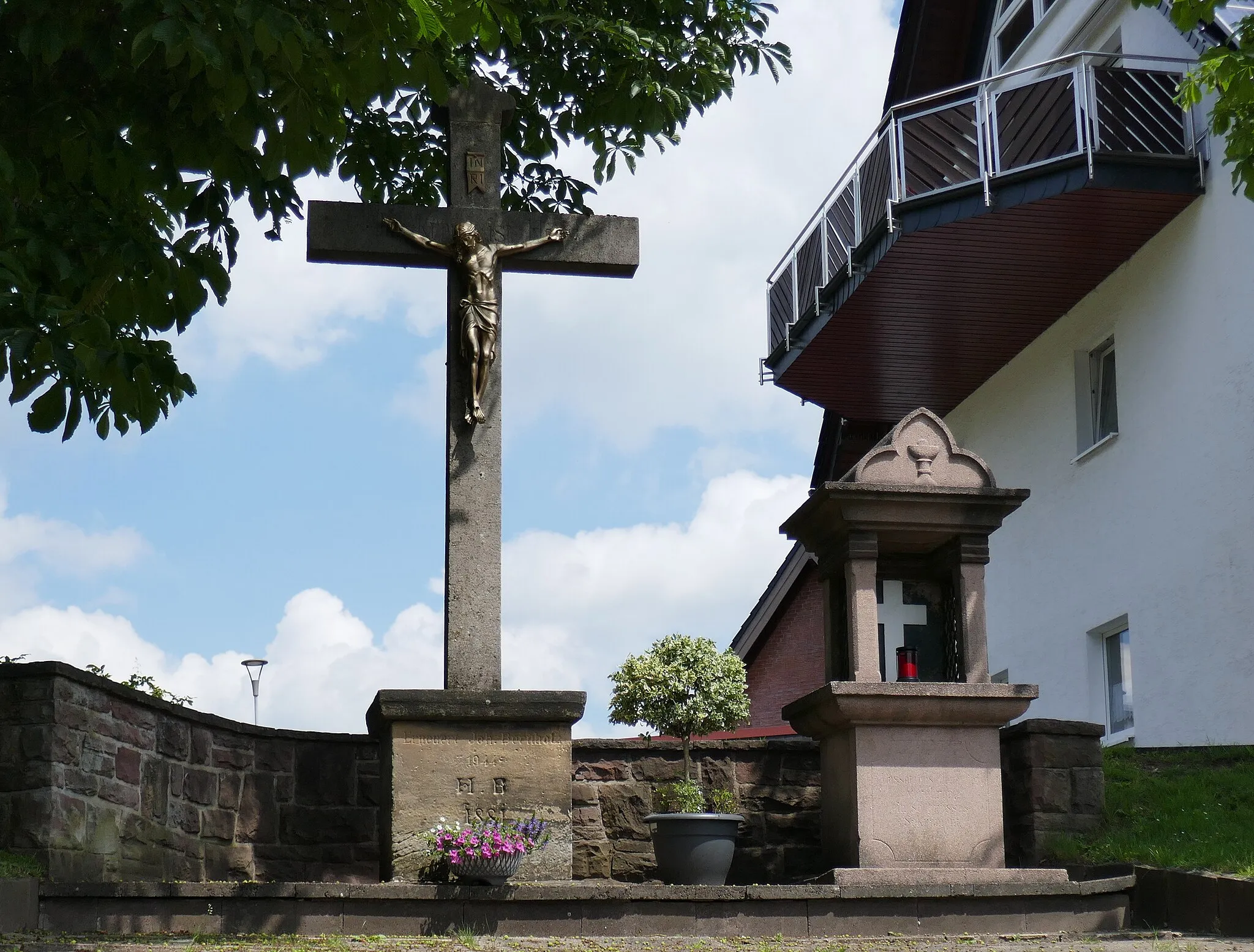 Photo showing: Wegekreuz und Bildstock bei Hölzerne Klinke 2, Bonenburg