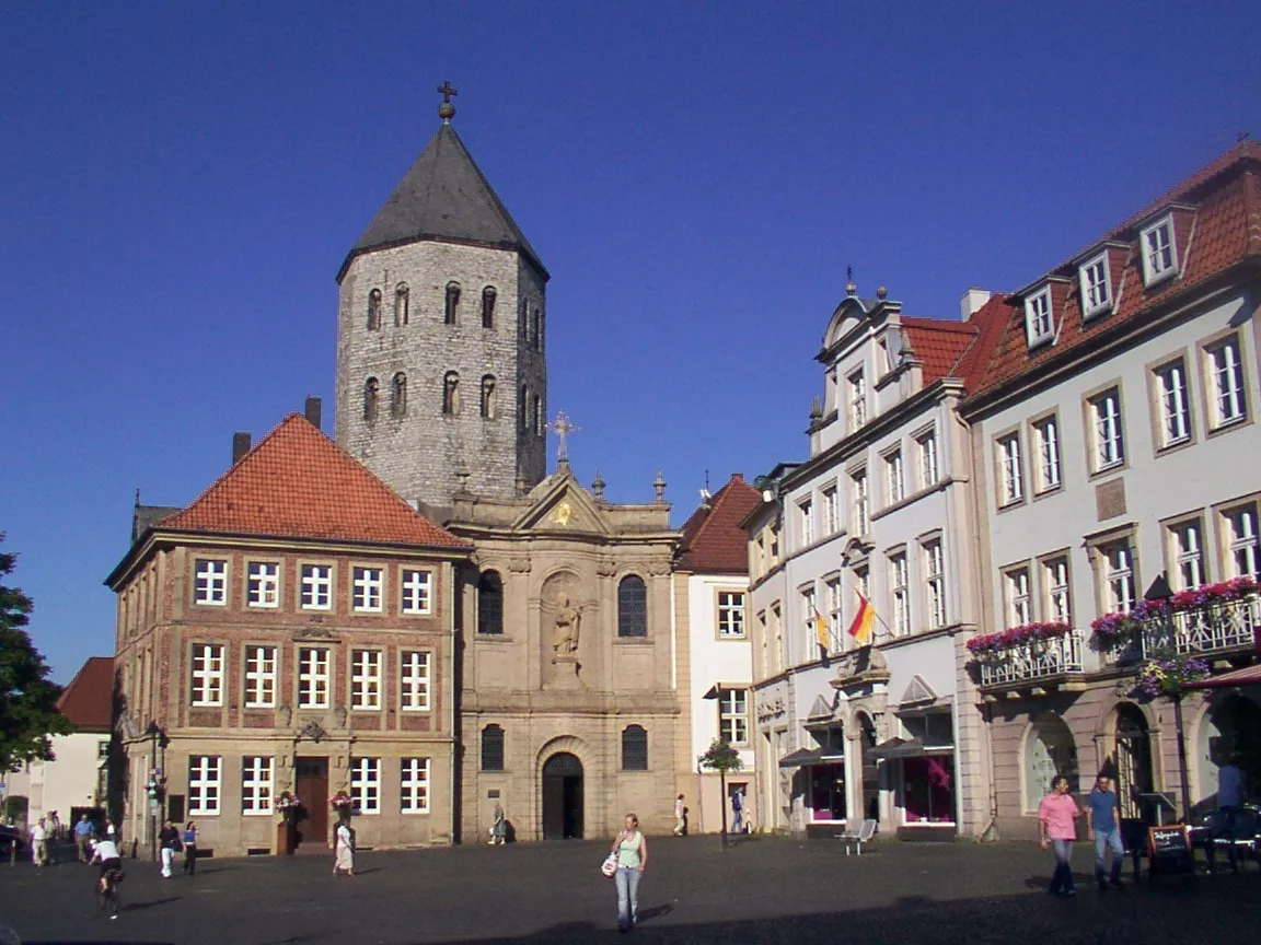 Photo showing: Paderborn: Markt mit Gaukirche zum heiligen Ulrich.