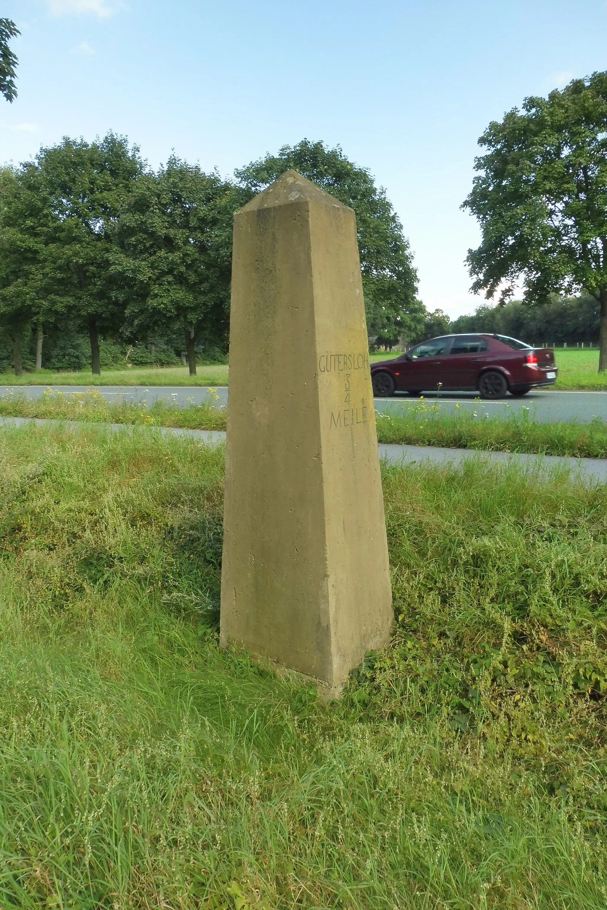 Photo showing: Meilenstein an der Bielefelder Straße in Lintel