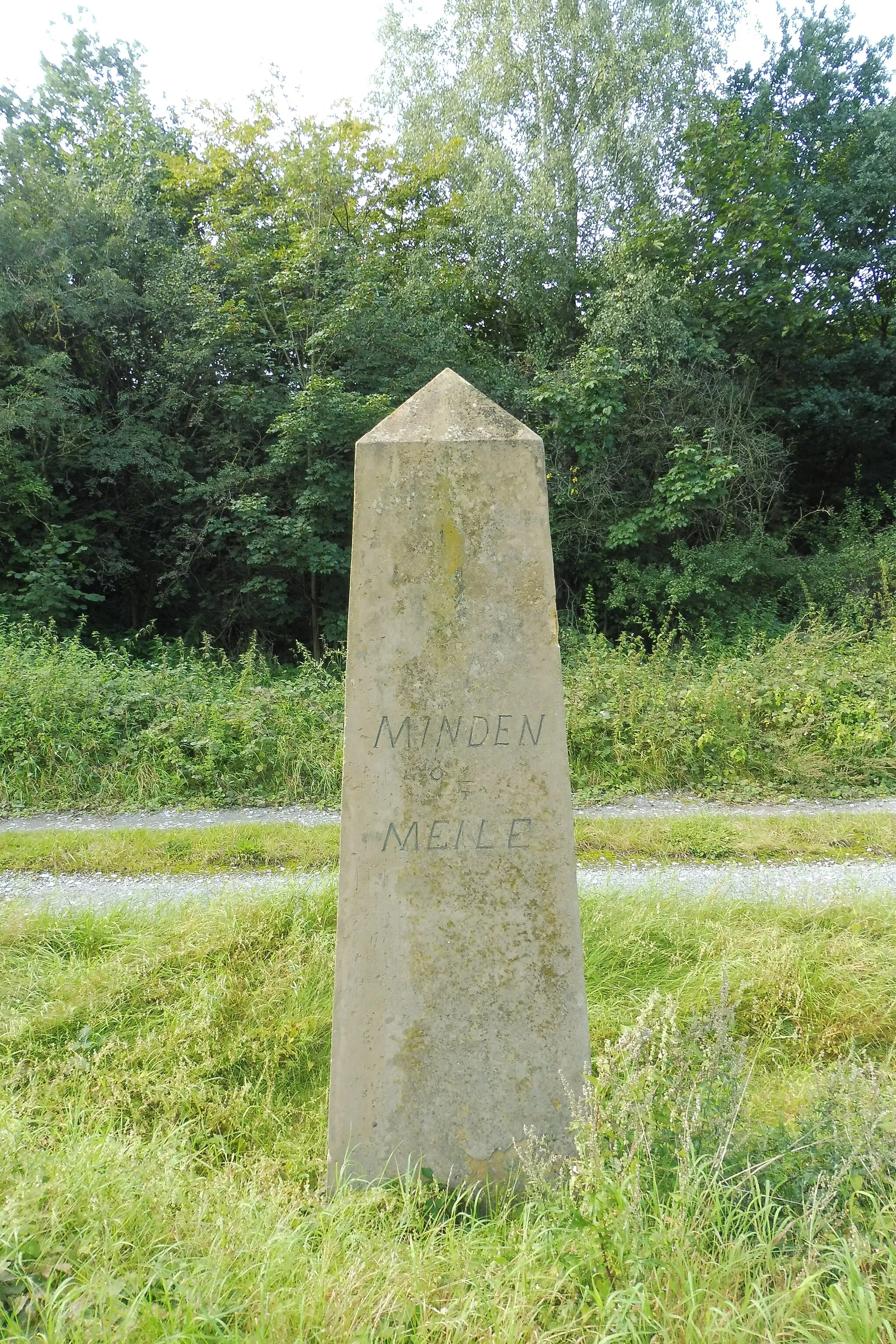 Photo showing: Meilenstein an der Bielefelder Straße in Lintel