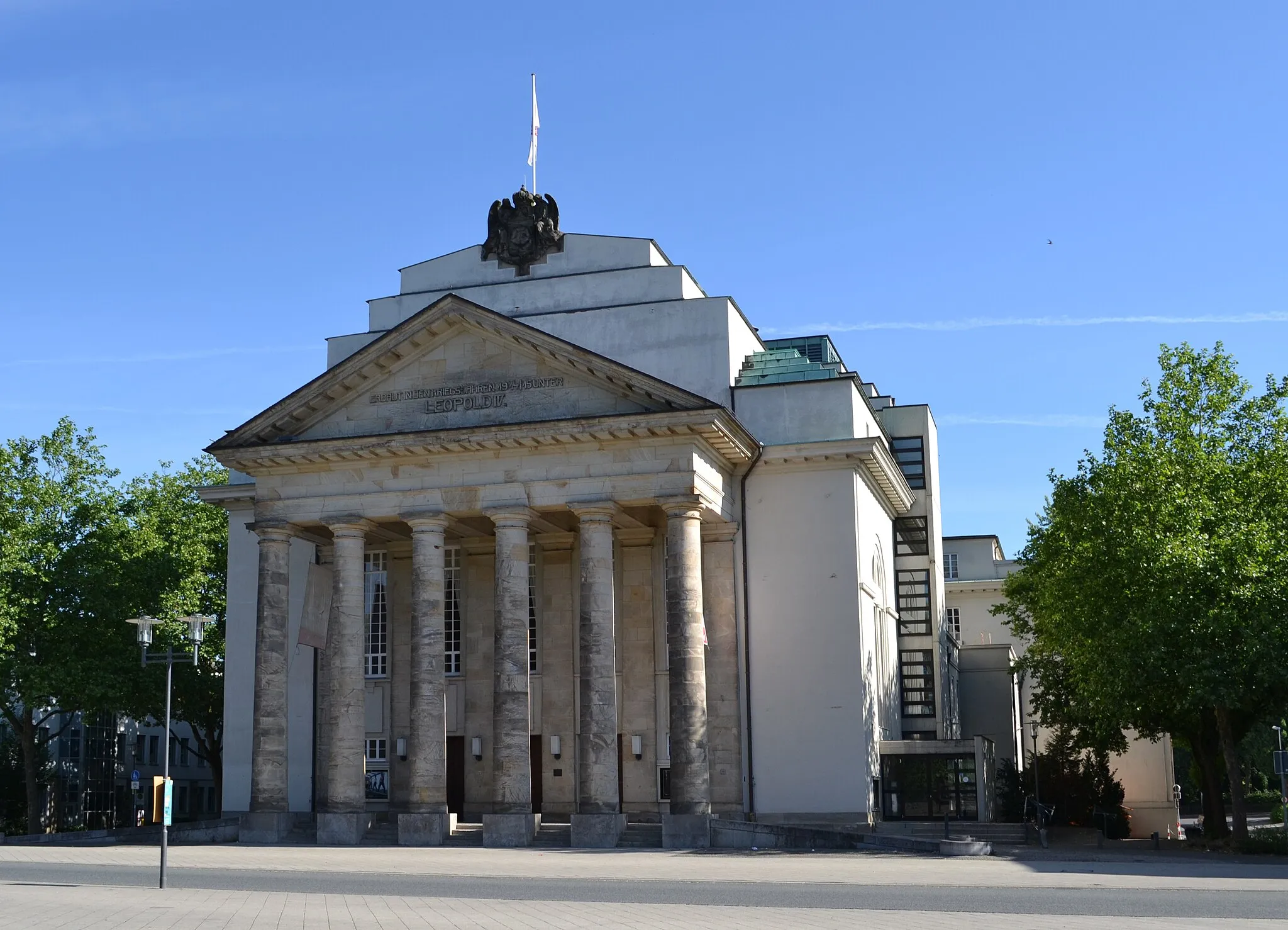 Photo showing: Baudenkmal Detmold
Nr. 94 - Landestheater Detmold

Theaterplatz 1