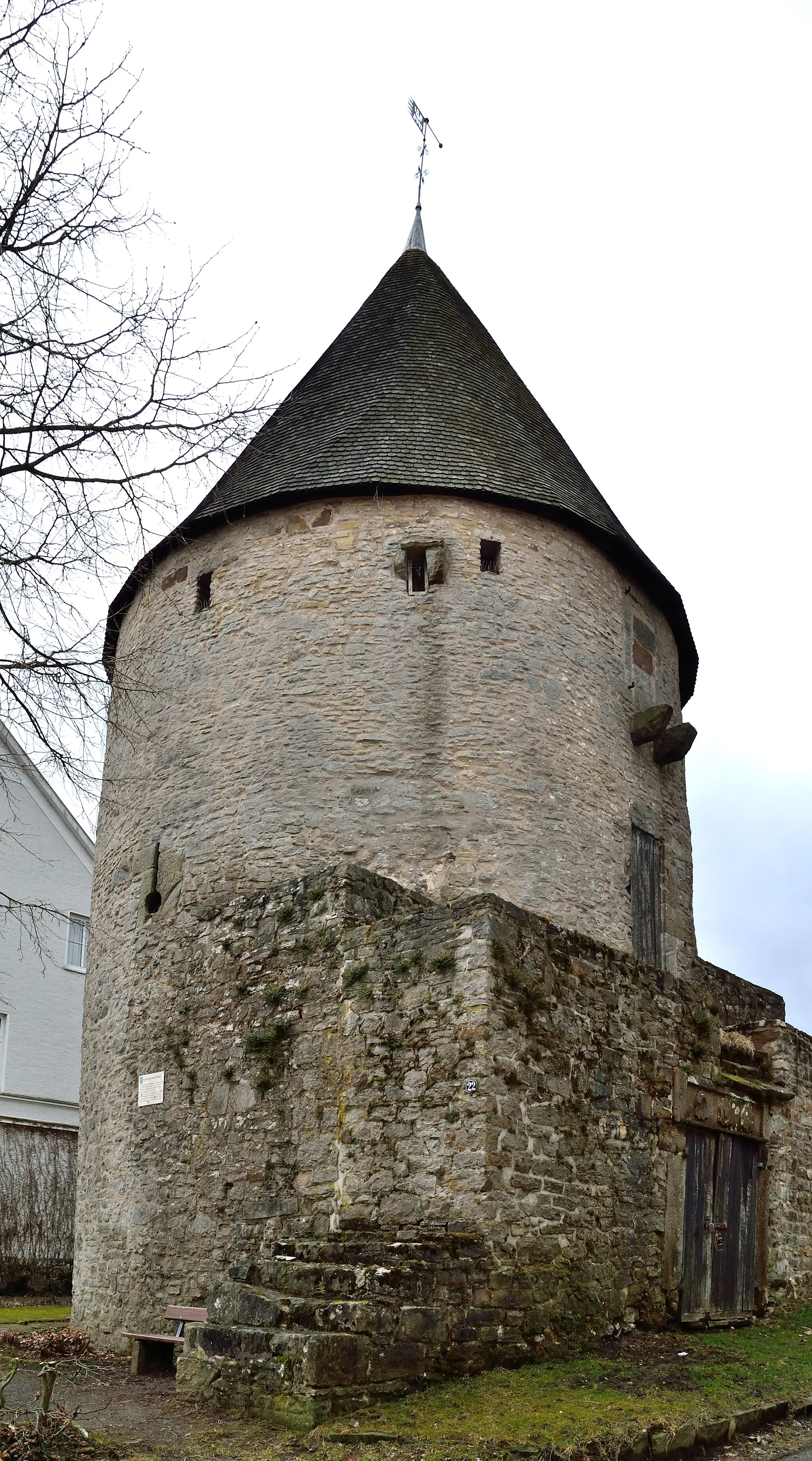 Photo showing: This is a photograph of an architectural monument. It is on the list of cultural monuments of Horn-Bad Meinberg, no. 01.28.
Malzdarre (Eulenturm)