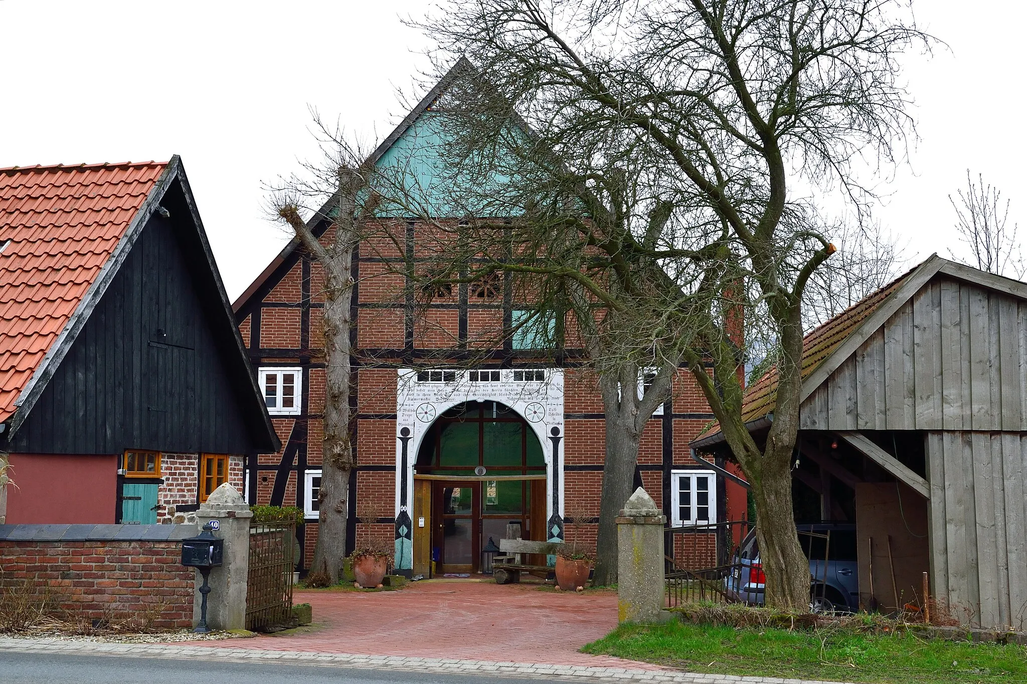 Photo showing: This is a photograph of an architectural monument. It is on the list of cultural monuments of Detmold, no. 137.
Vierständerfachwerkbau von 1853