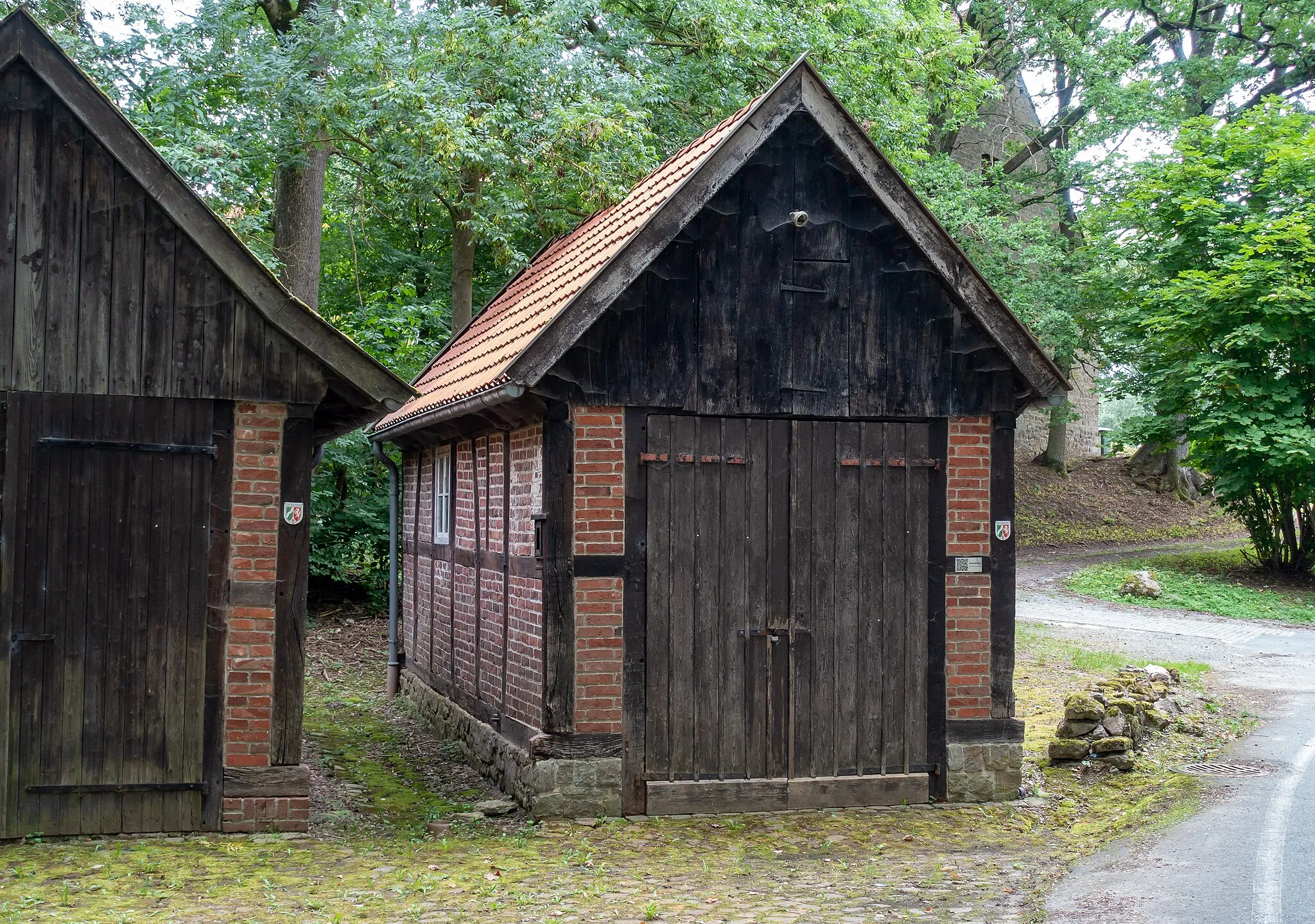 Photo showing: Spritzenhaus und Leichenkutschenhaus in Detmold-Brokhausen