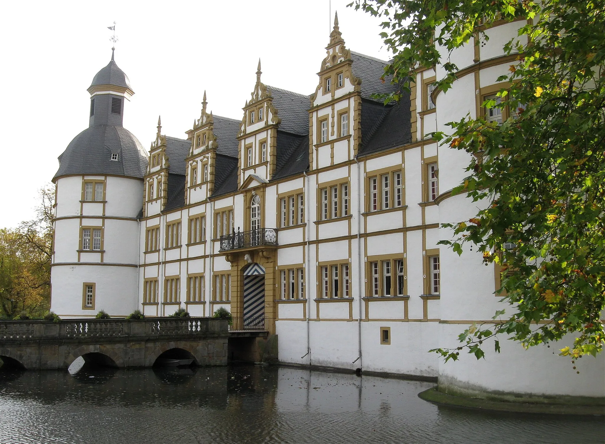 Photo showing: Schloss Neuhaus, Paderborn, am Wasser