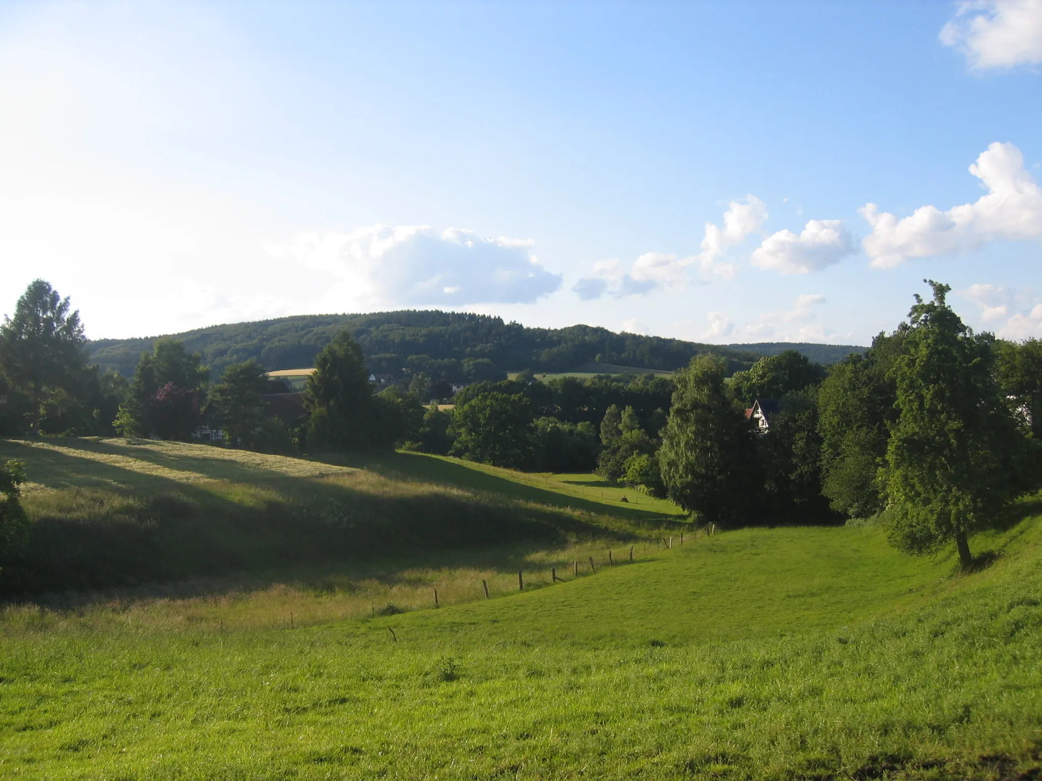 Photo showing: Maschberg Mountain in Rödinghausen, District of  Herford, North Rhine-Westphalia, Germany.