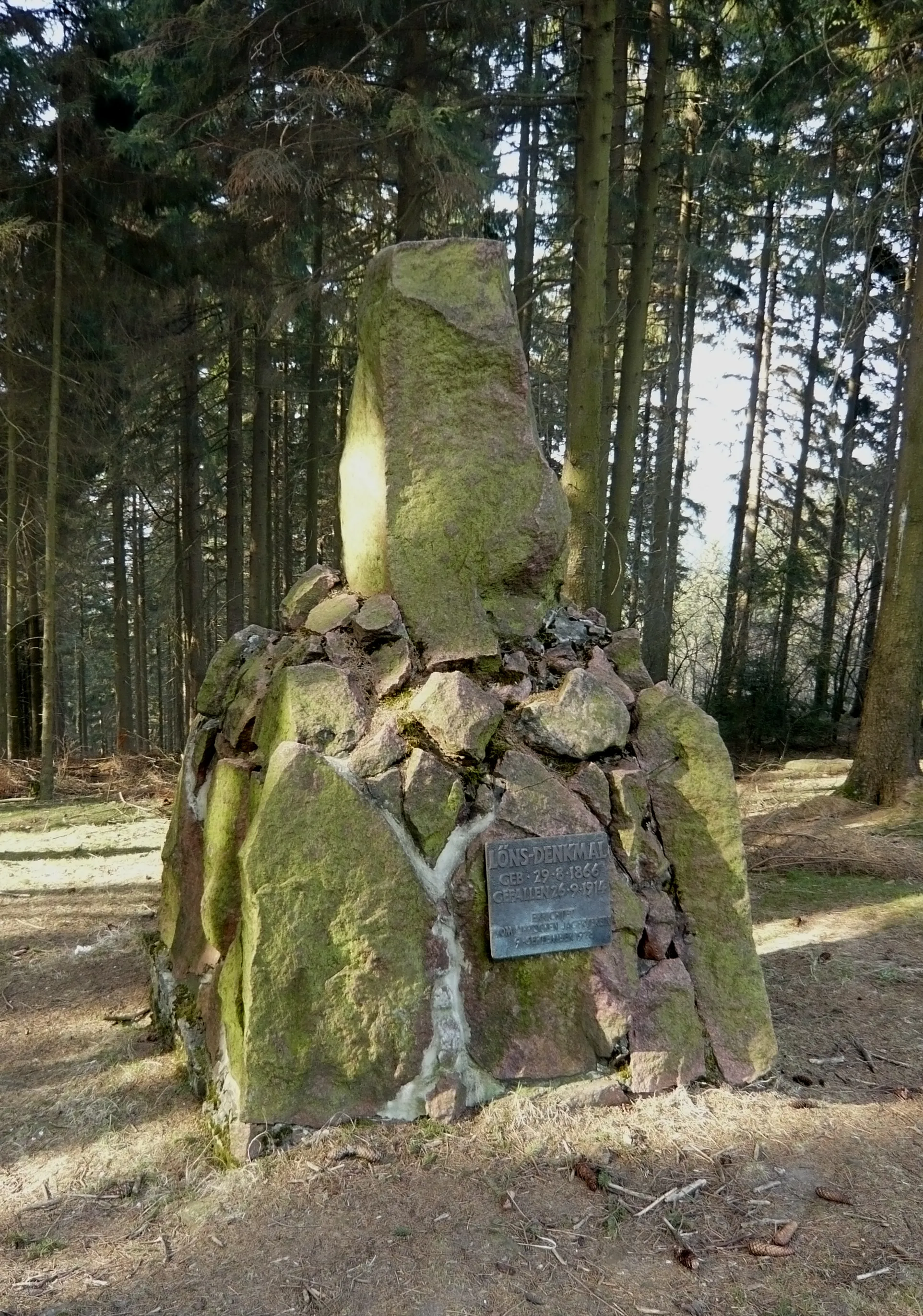 Photo showing: Memorial of Herrmann Löns on the Tönsberg in Oerlinghausen, Germany.