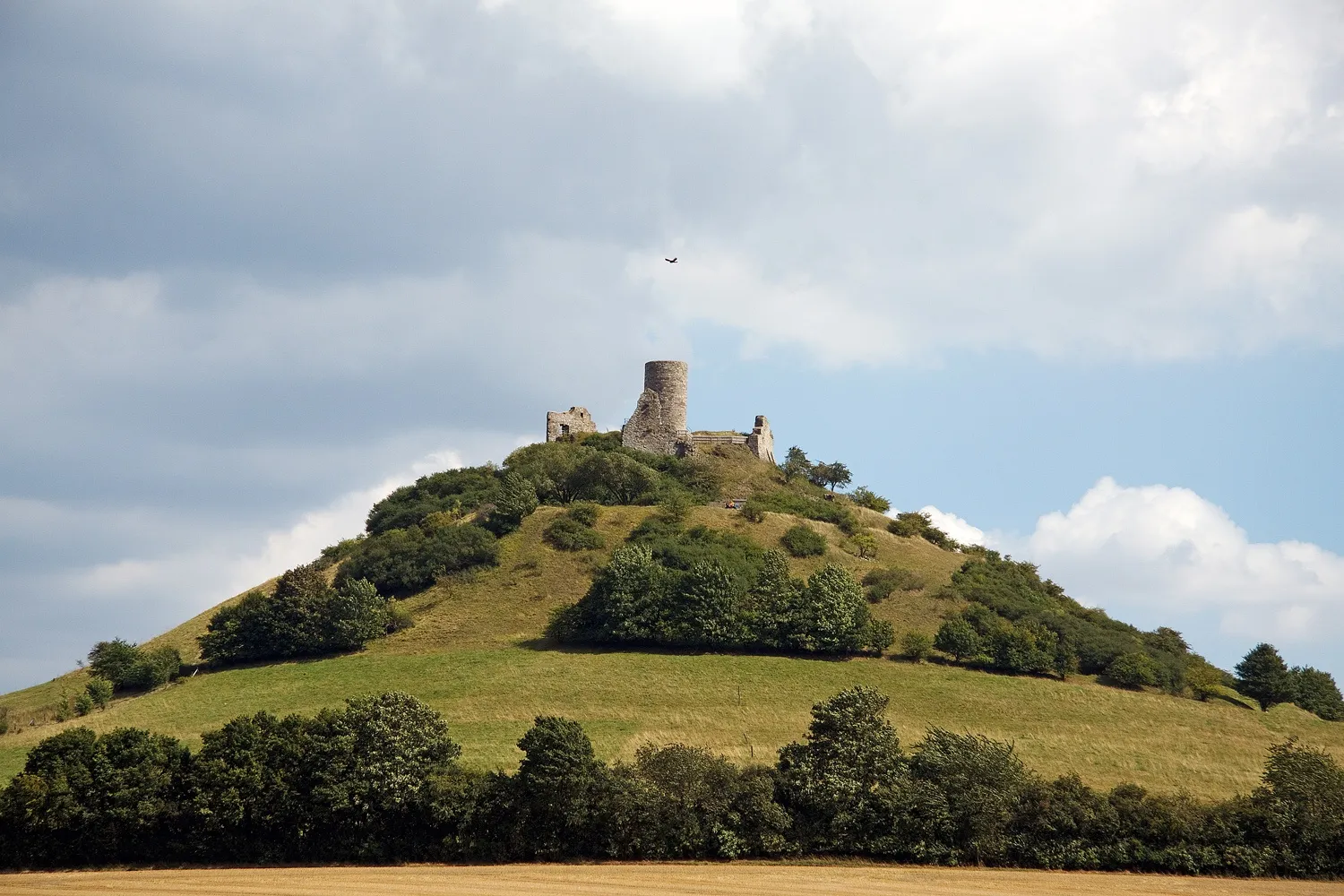 Photo showing: Desenberg mit Burgruine Desenberg, Warburg, Warburger Börde, Nordrhein-Westfalen, Deutschland