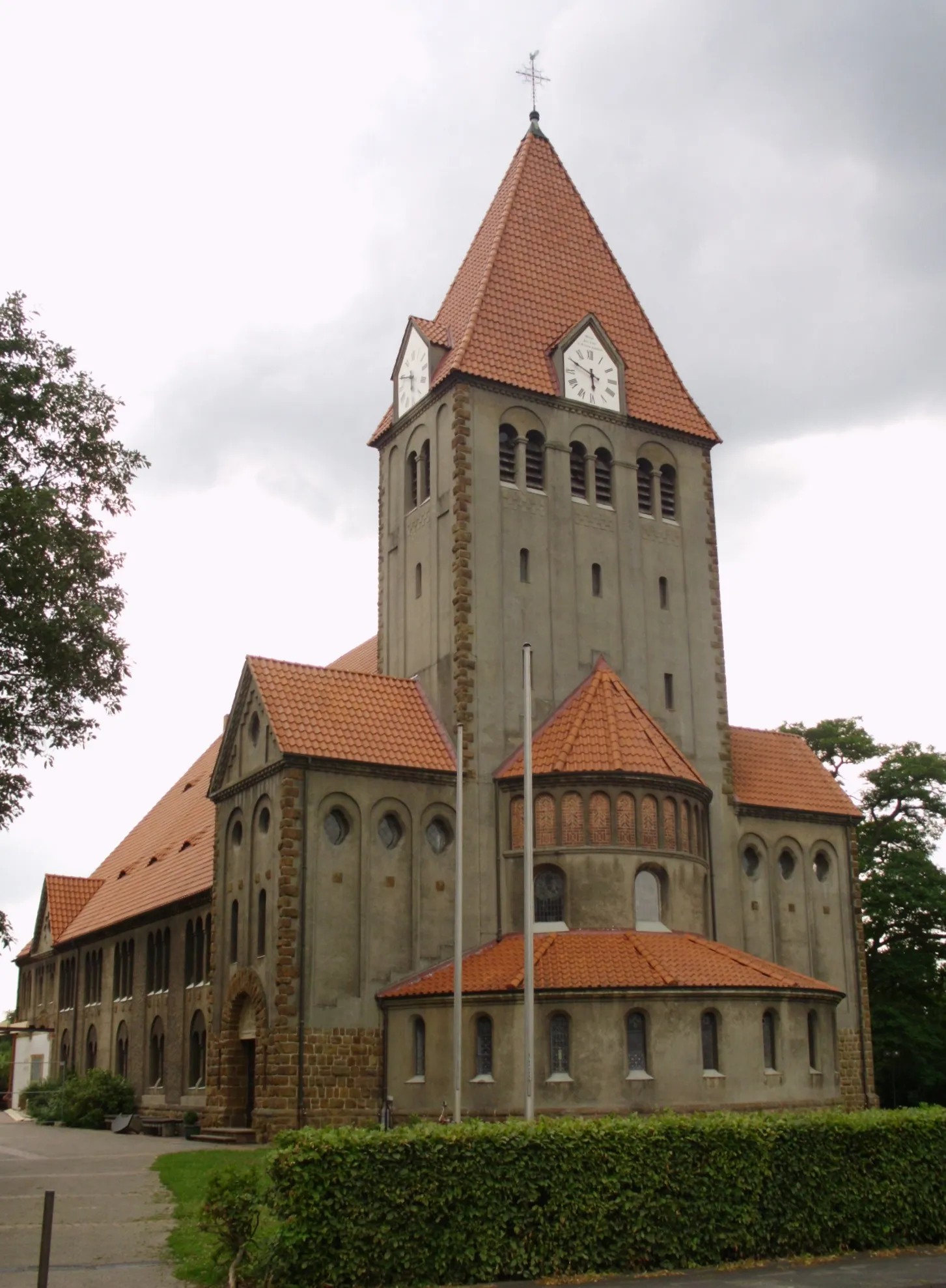 Photo showing: evangelische Christuskirche in Obernbeck, einem Stadtteil von Löhne, Nordrhein-Westfalen, Deutschland; erbaut 1913-1914 nach Entwurf des Architekten Joseph Campani